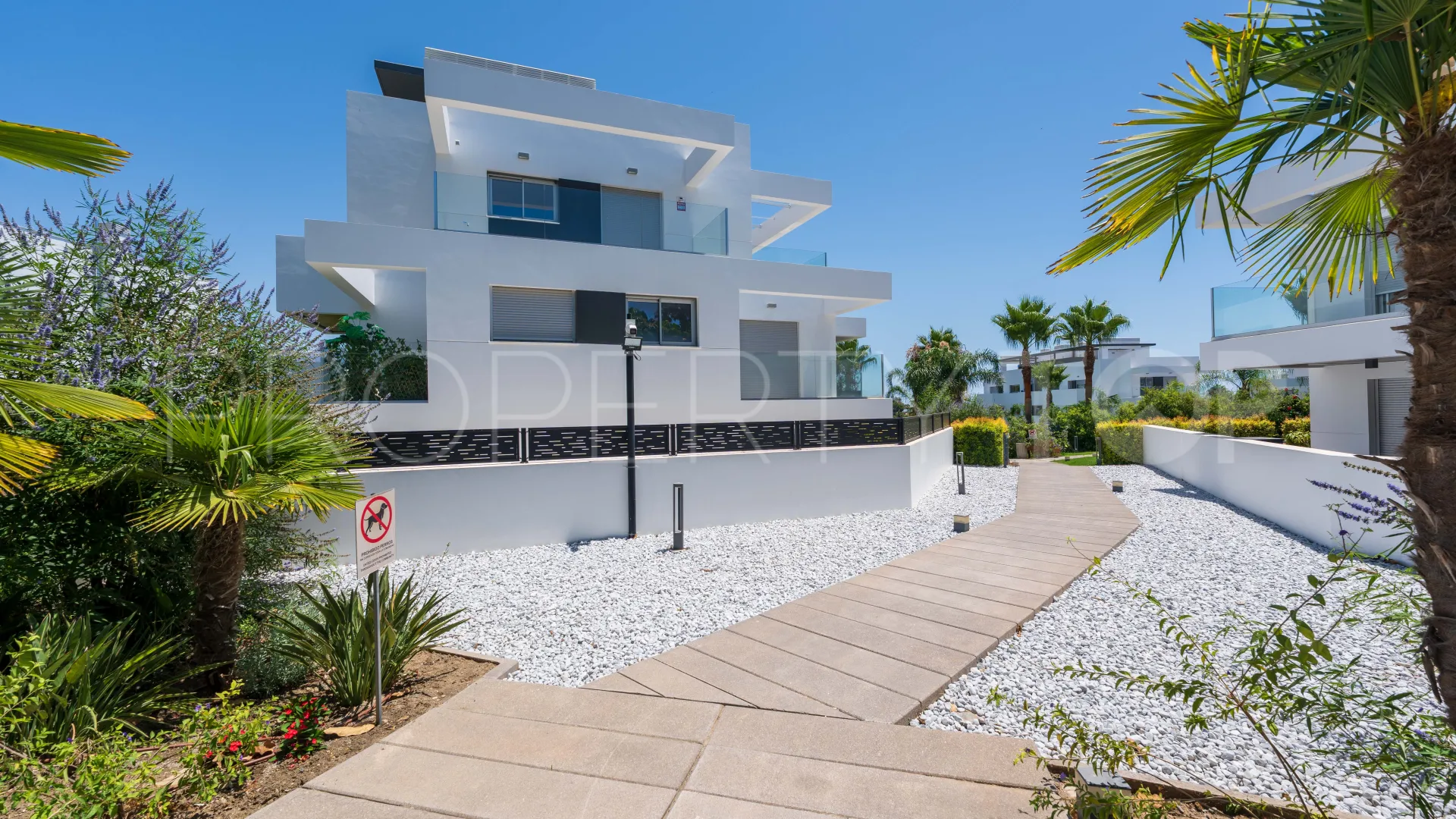 2 bedrooms Marques de Guadalmina duplex penthouse for sale