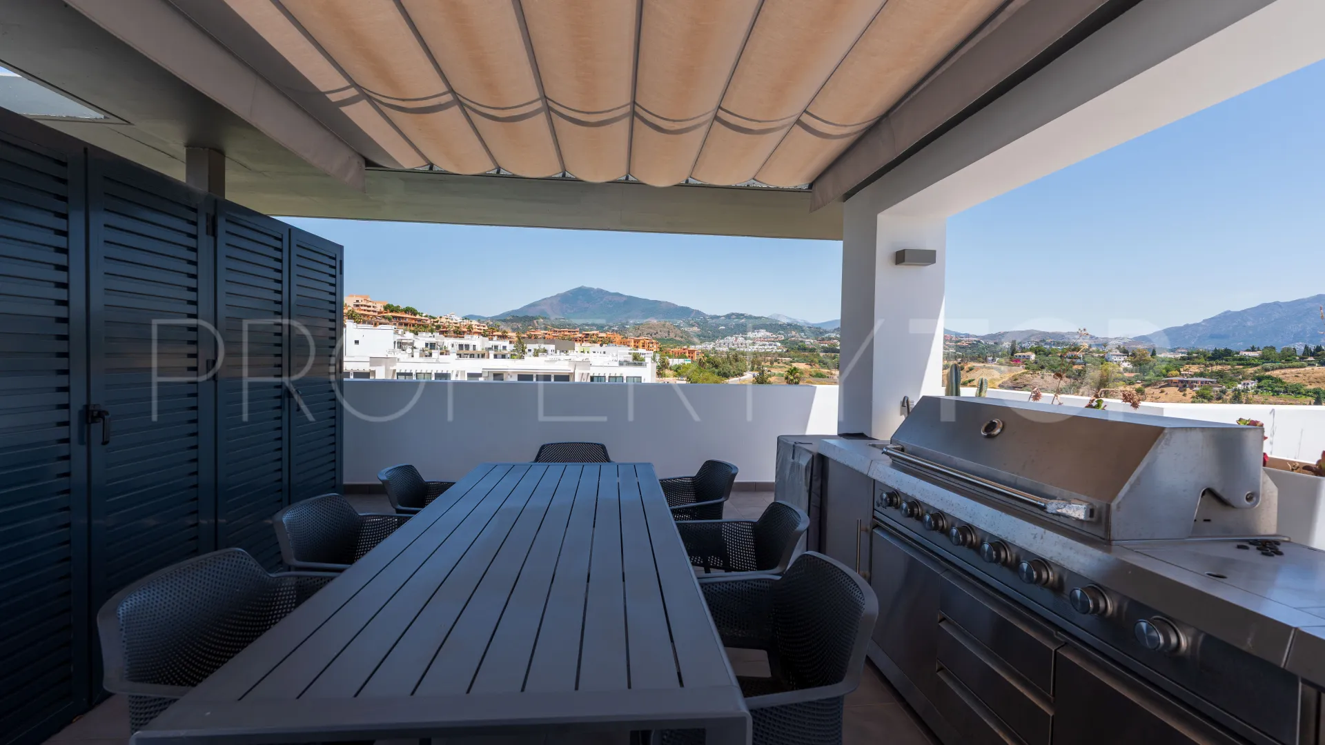 2 bedrooms Marques de Guadalmina duplex penthouse for sale