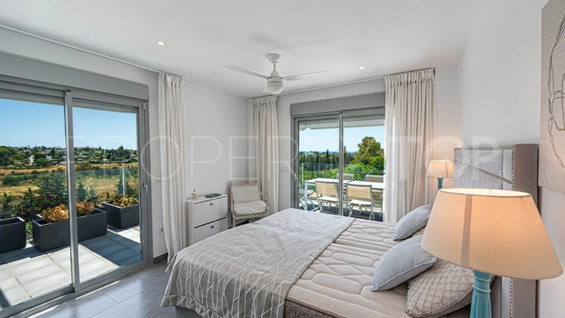 2 bedrooms Marques de Guadalmina duplex penthouse for sale