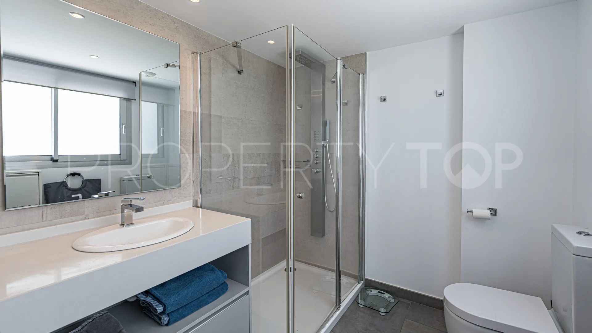 2 bedrooms Marques de Guadalmina duplex penthouse for sale