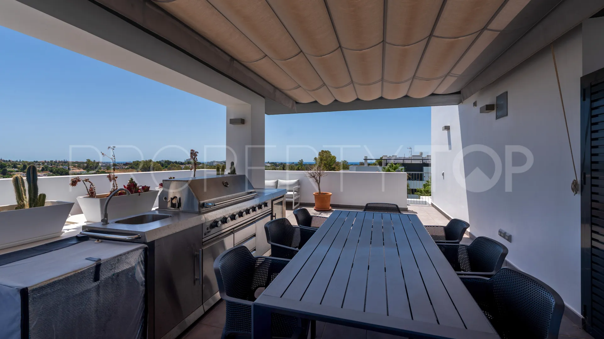 2 bedrooms Marques de Guadalmina duplex penthouse for sale
