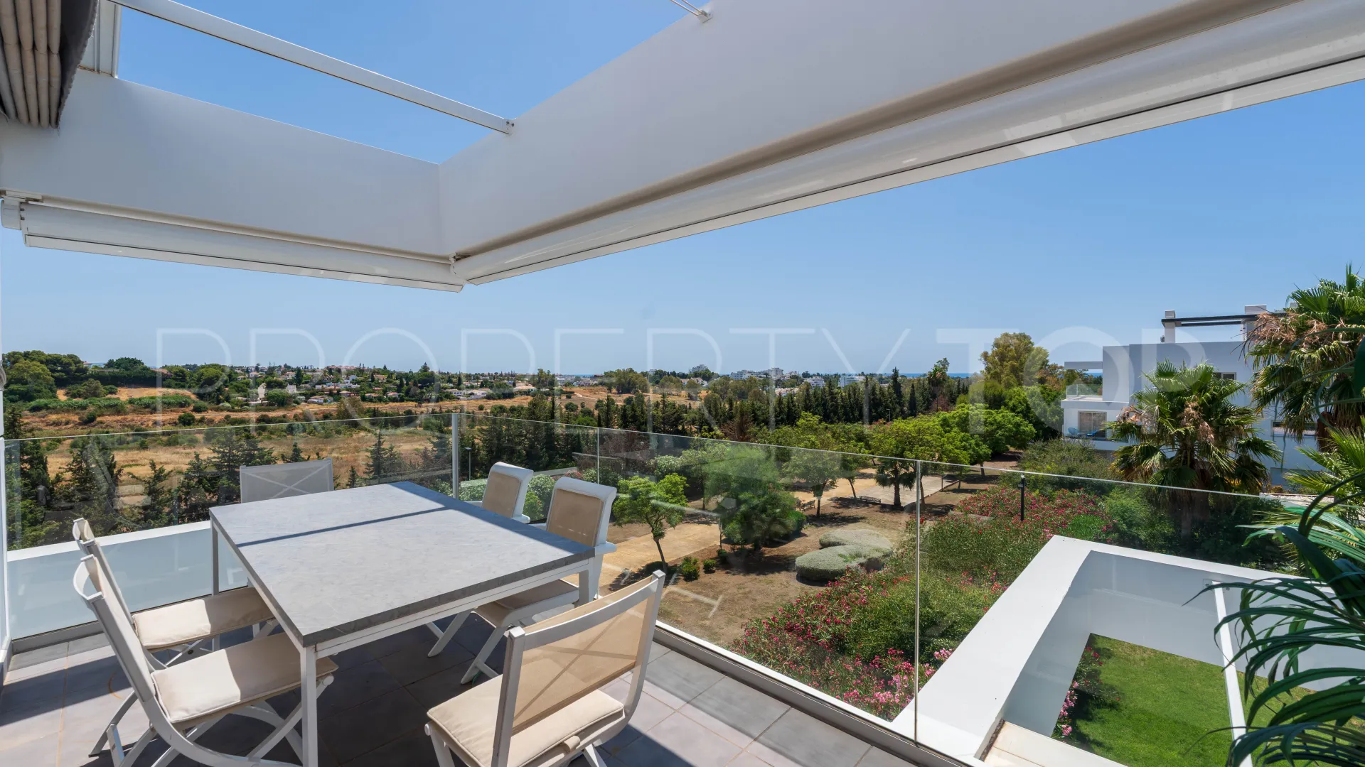 2 bedrooms Marques de Guadalmina duplex penthouse for sale