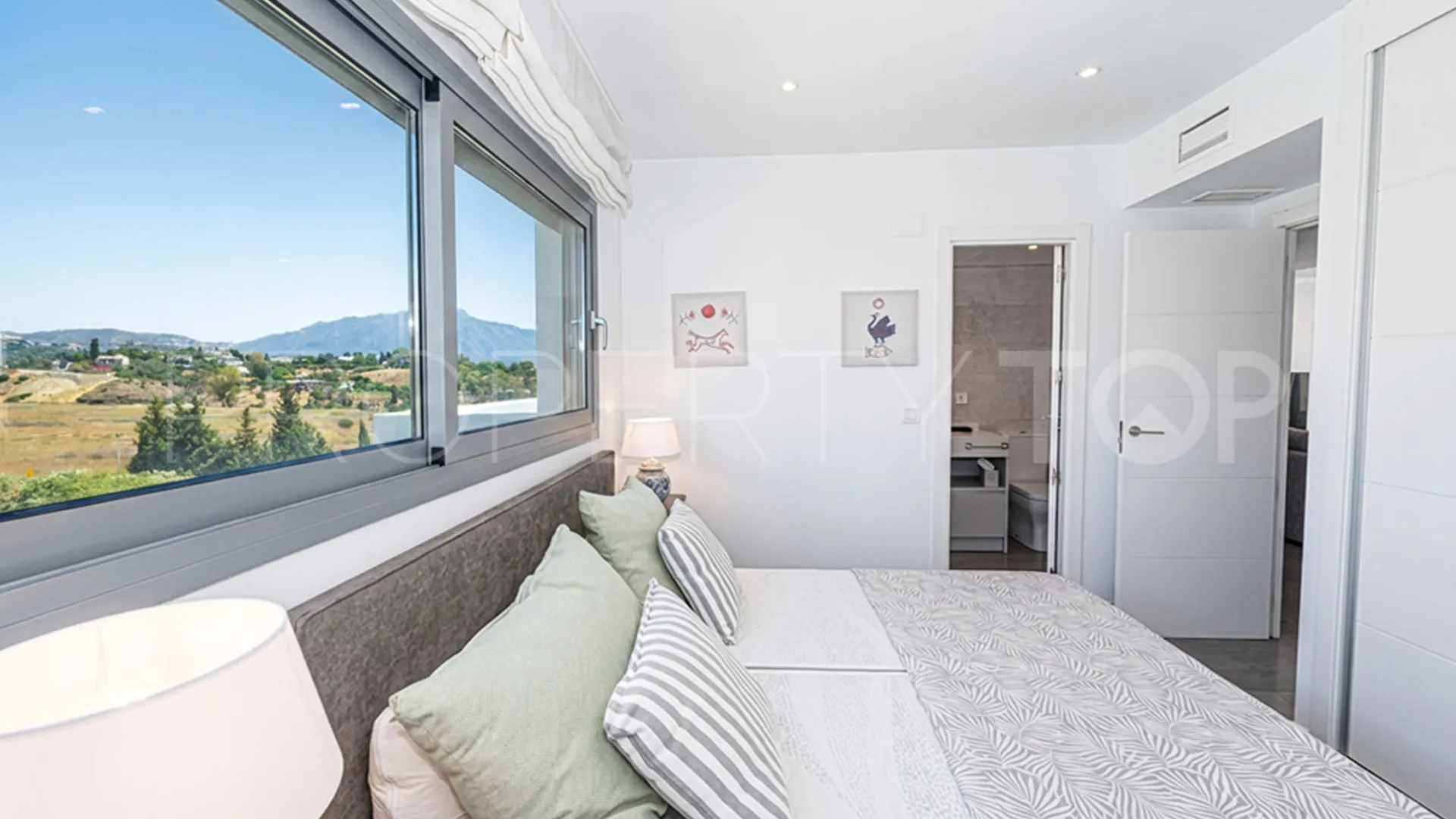 2 bedrooms Marques de Guadalmina duplex penthouse for sale
