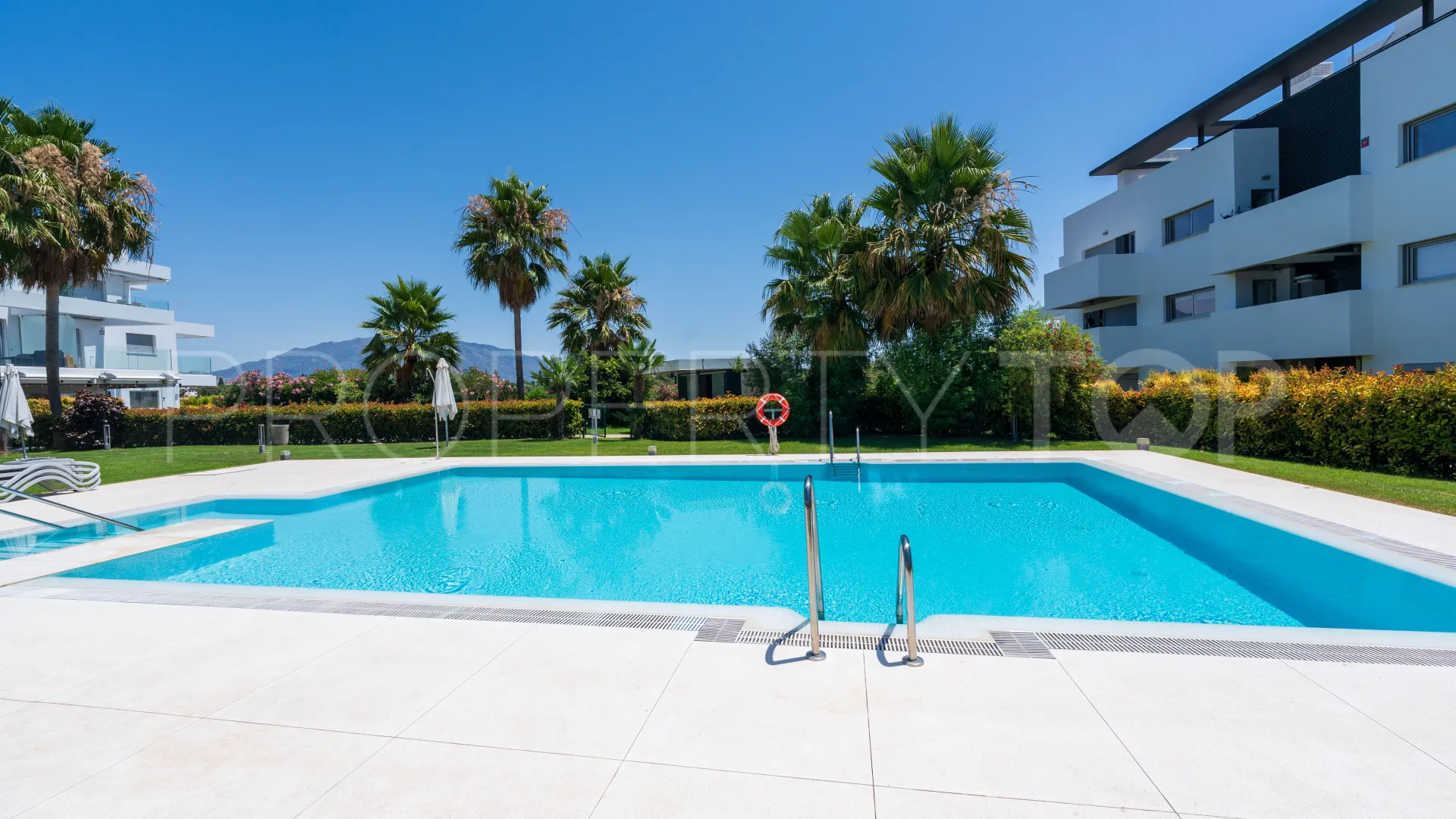 2 bedrooms Marques de Guadalmina duplex penthouse for sale