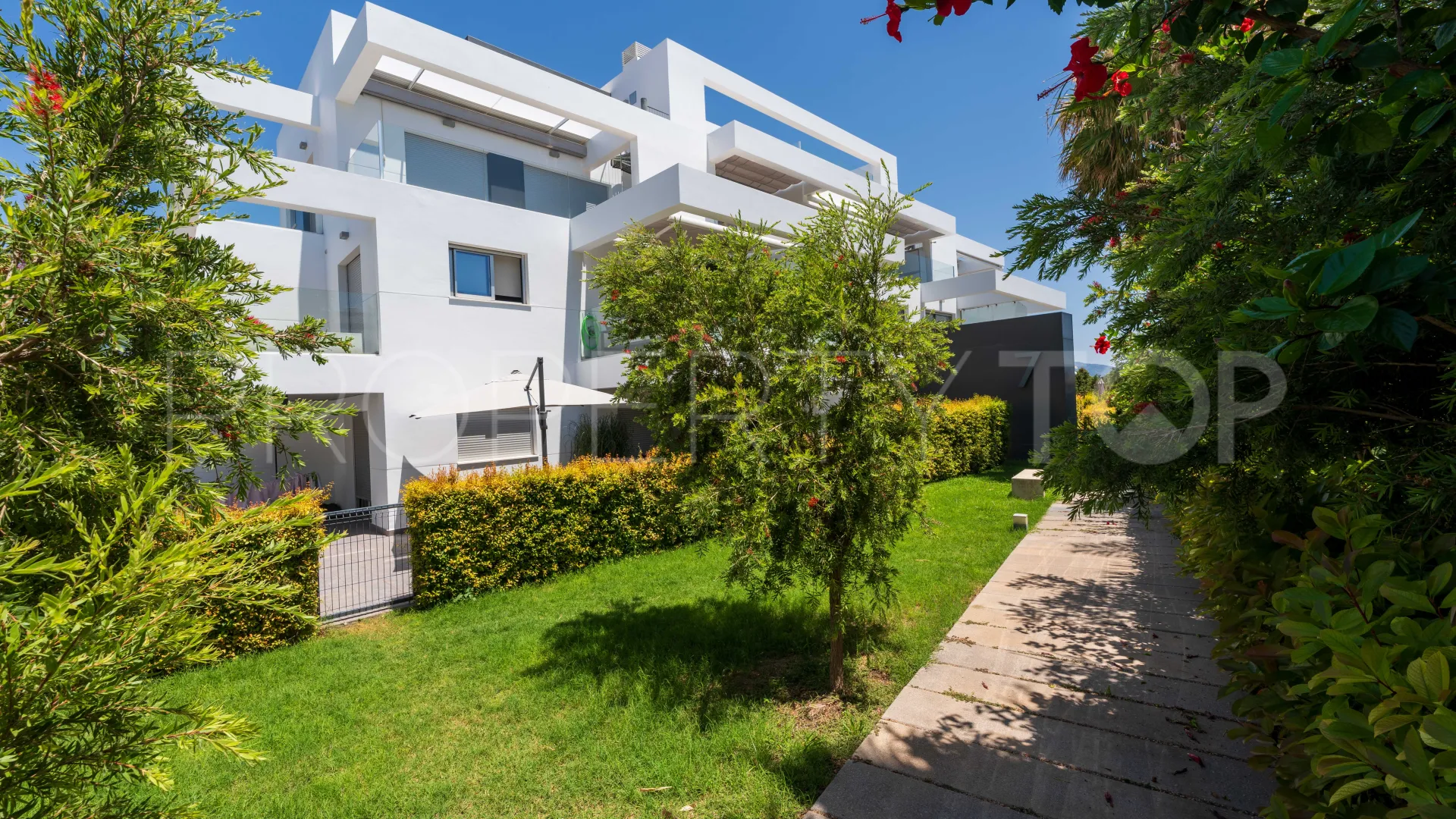 2 bedrooms Marques de Guadalmina duplex penthouse for sale