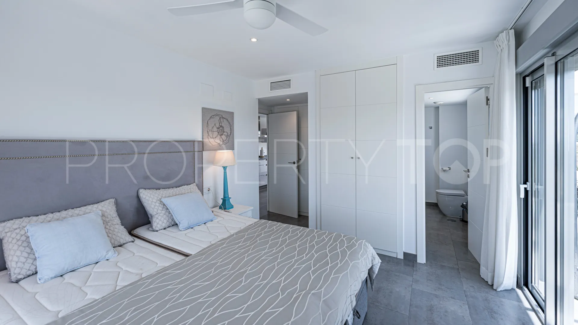 2 bedrooms Marques de Guadalmina duplex penthouse for sale