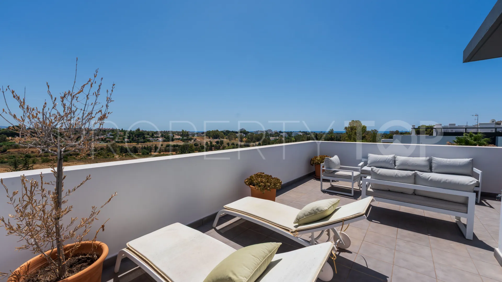 2 bedrooms Marques de Guadalmina duplex penthouse for sale