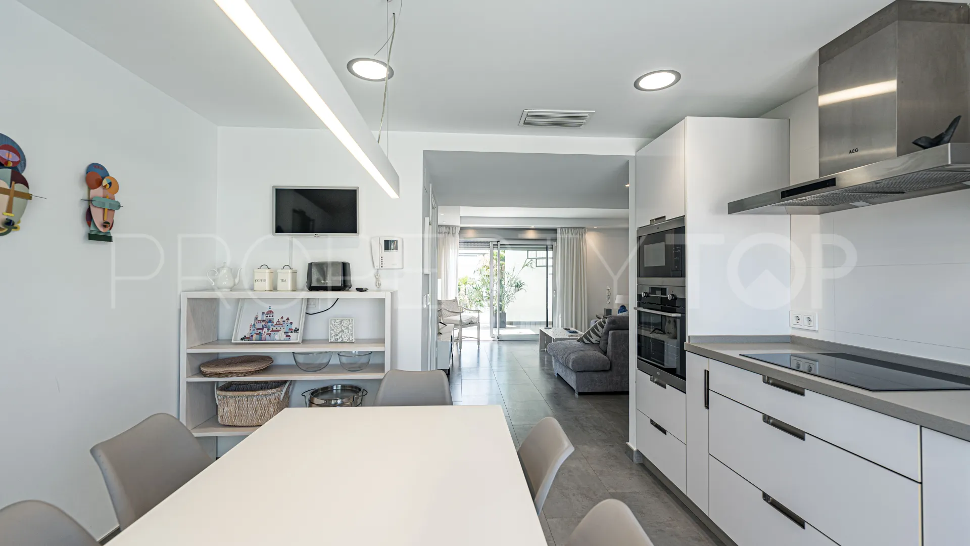 2 bedrooms Marques de Guadalmina duplex penthouse for sale