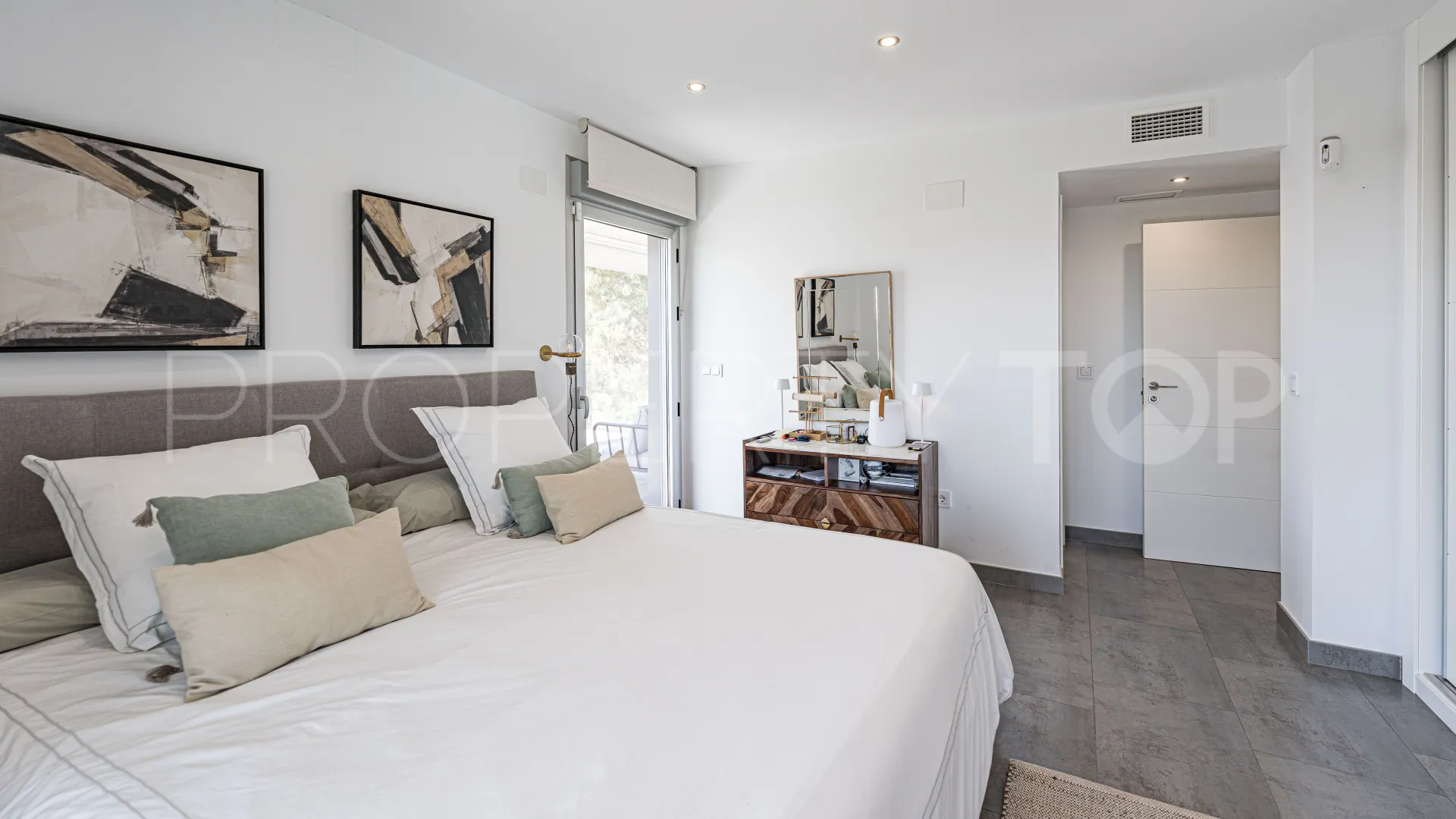 3 bedrooms duplex penthouse for sale in Marques de Guadalmina