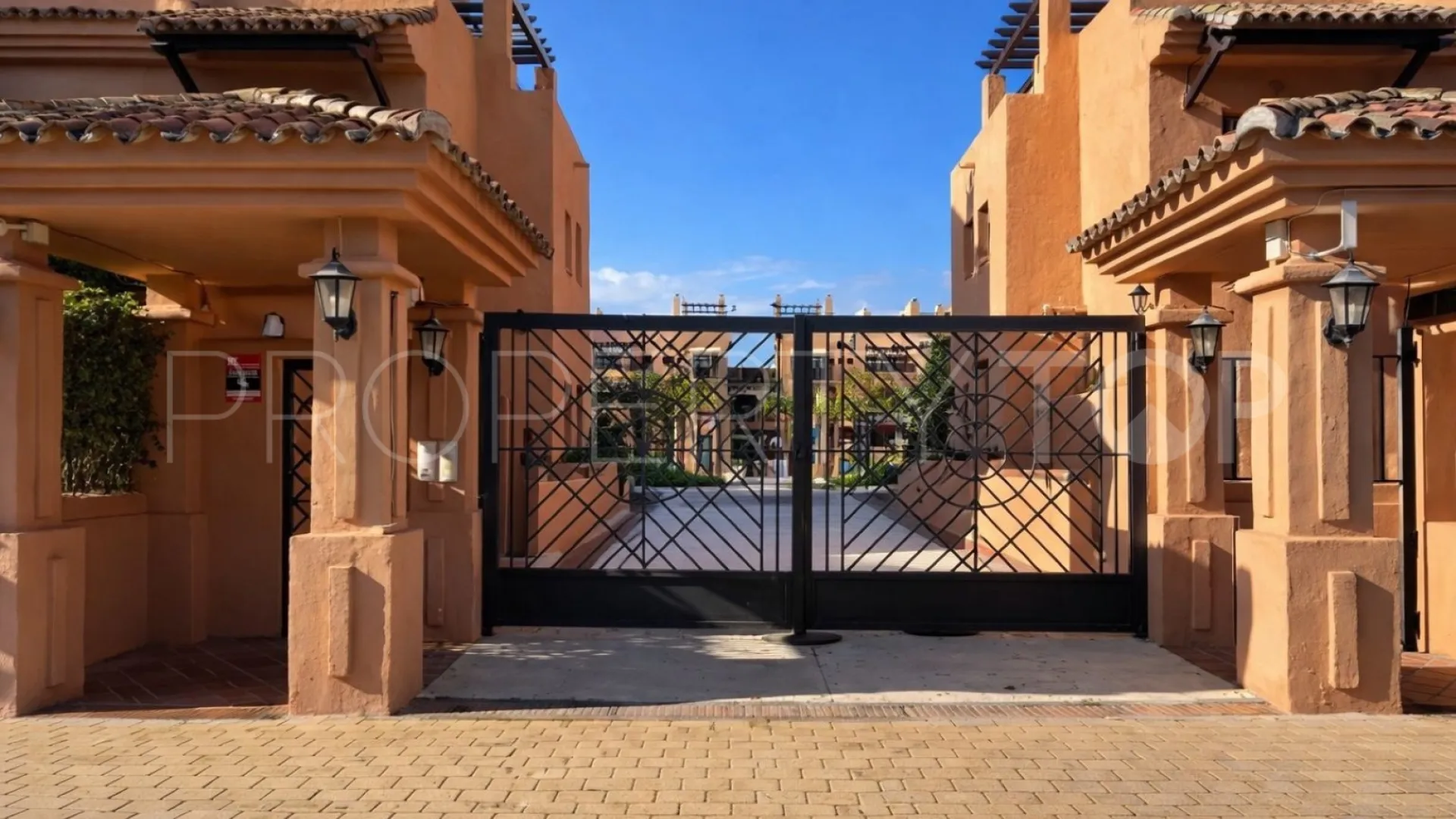 For sale ground floor apartment in Hacienda del Sol with 3 bedrooms