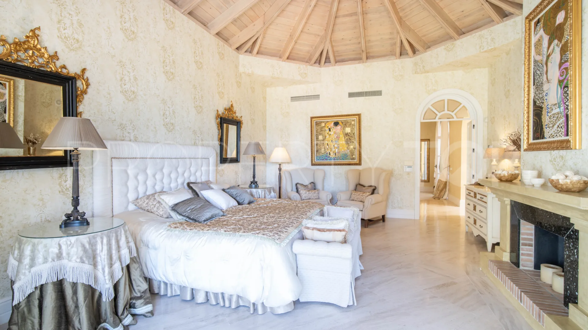 Villa in Altos Reales for sale