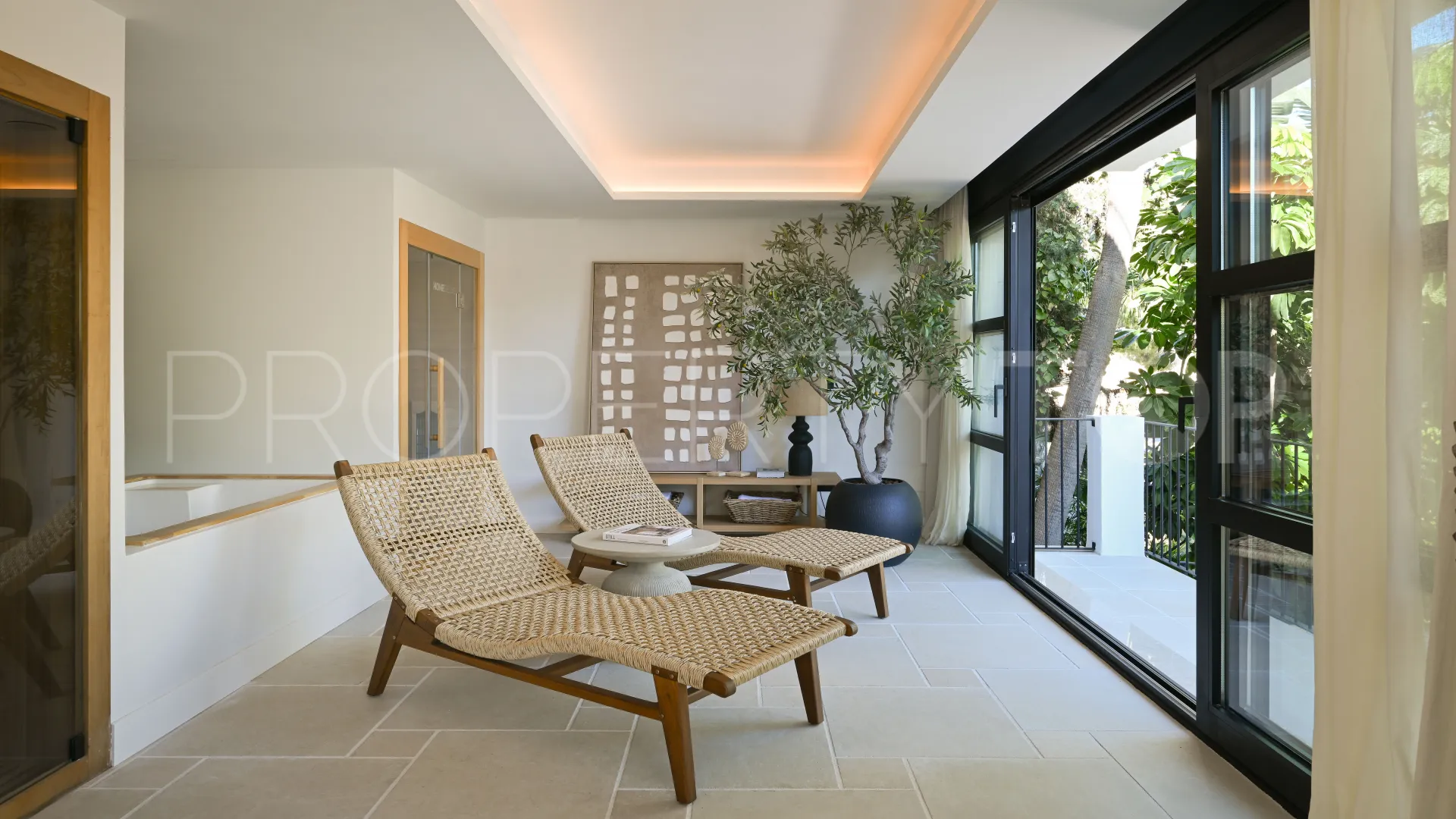 Se vende villa con 6 dormitorios en Las Brisas