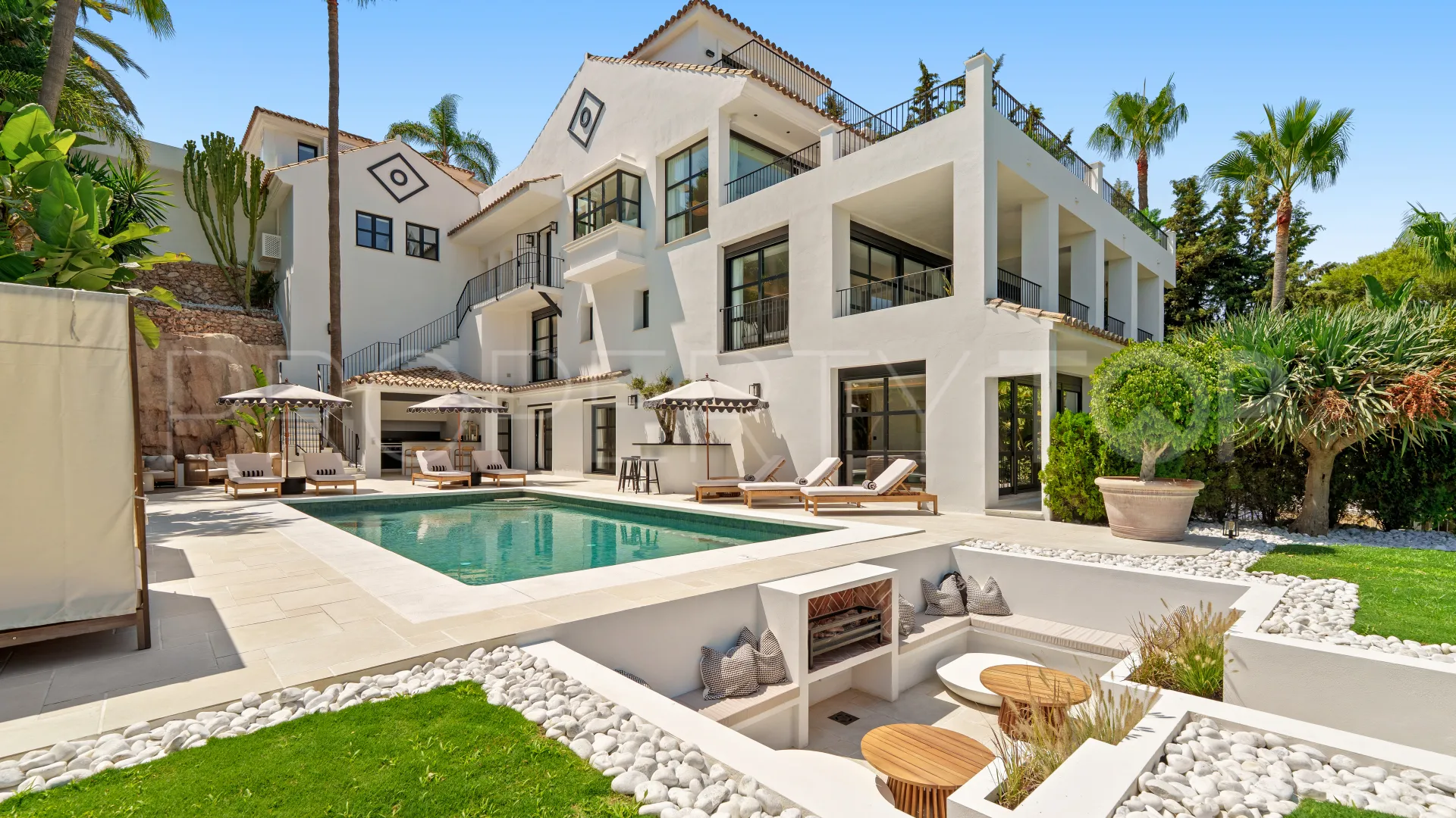 Se vende villa con 6 dormitorios en Las Brisas