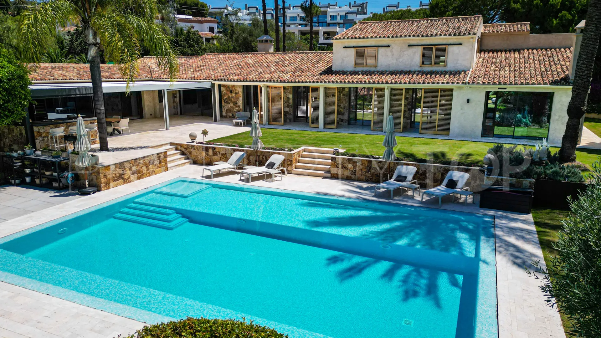 For sale villa with 8 bedrooms in Rio Real