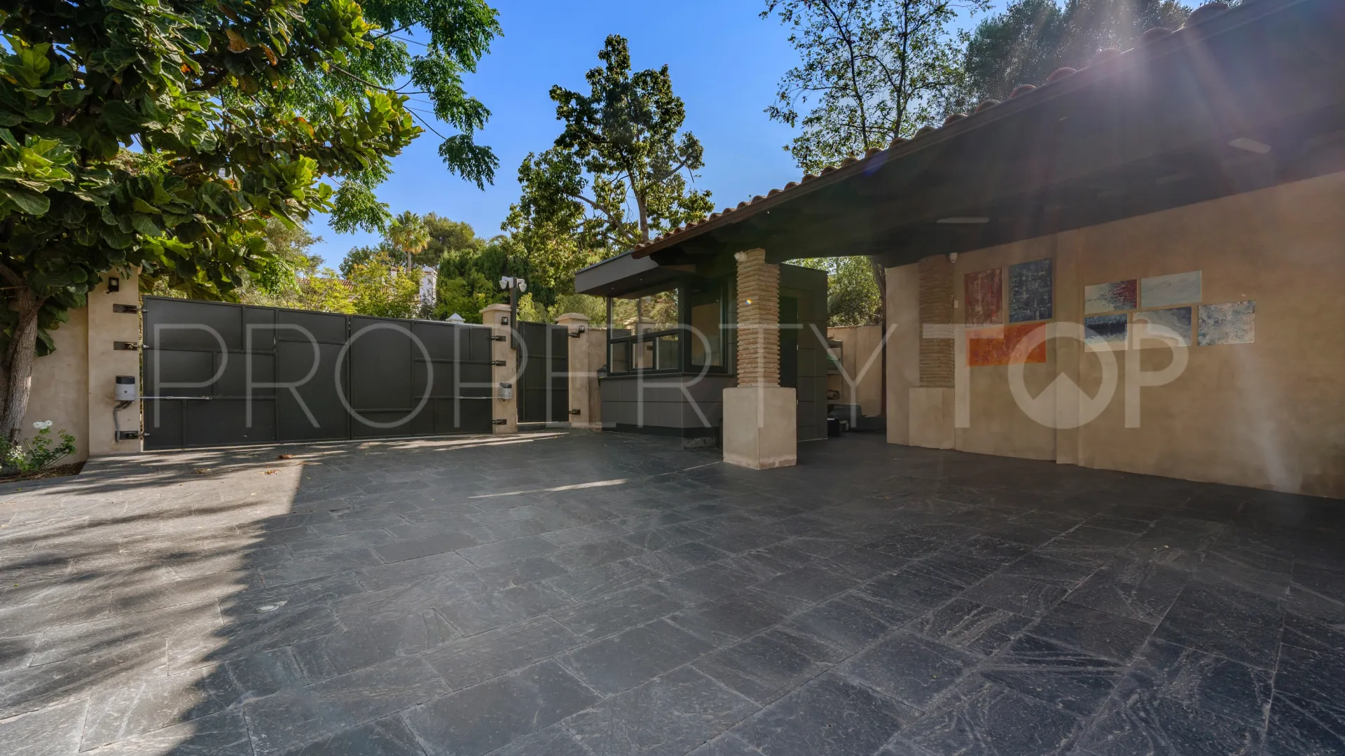 For sale villa with 8 bedrooms in Rio Real