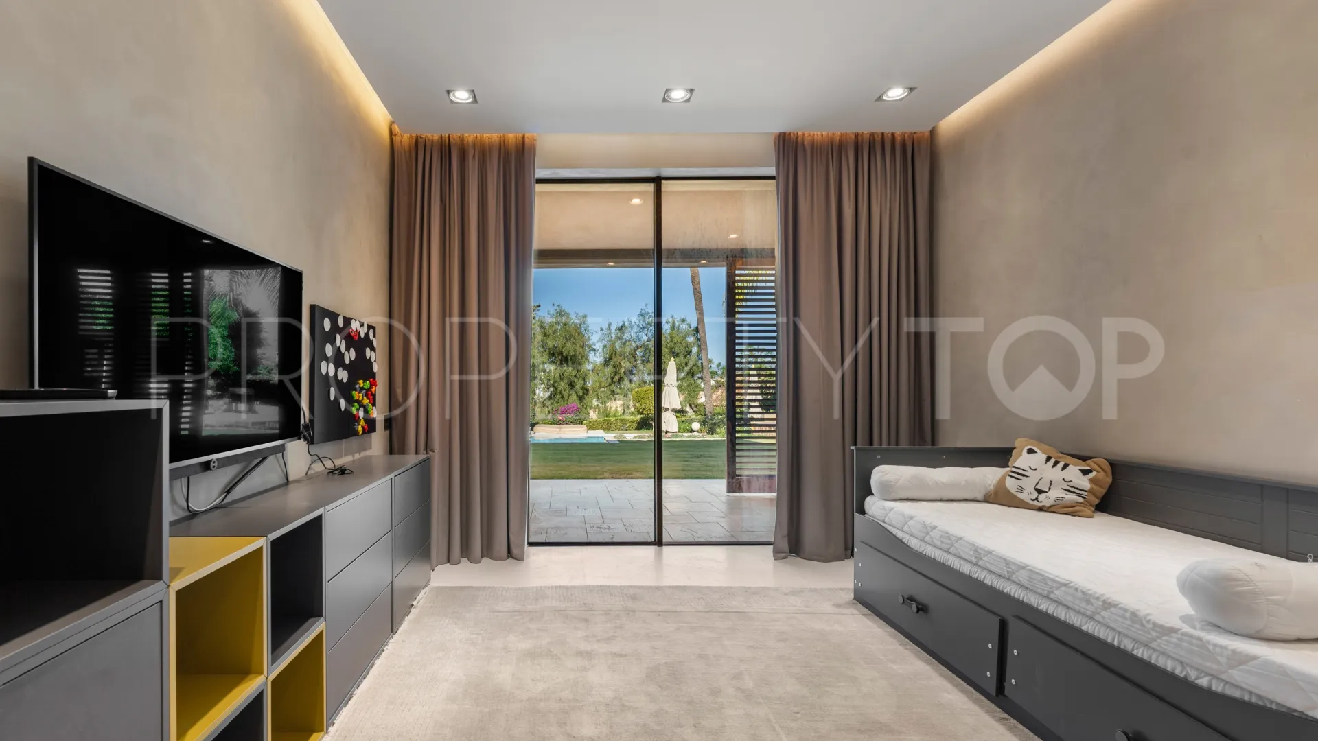 For sale villa with 8 bedrooms in Rio Real