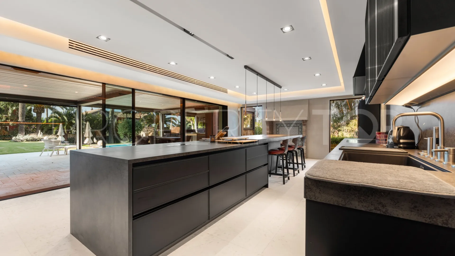 For sale villa with 8 bedrooms in Rio Real