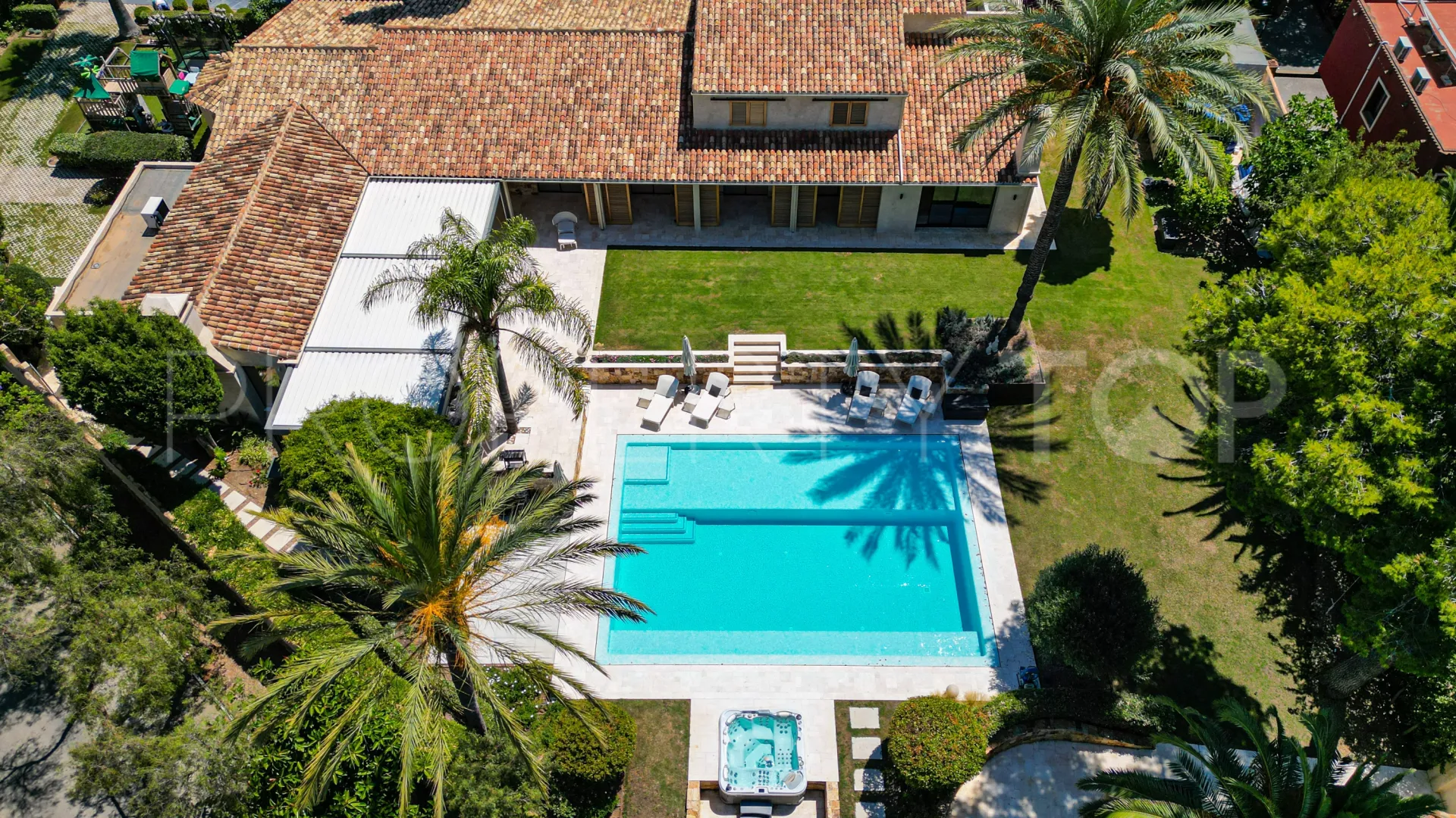 For sale villa with 8 bedrooms in Rio Real