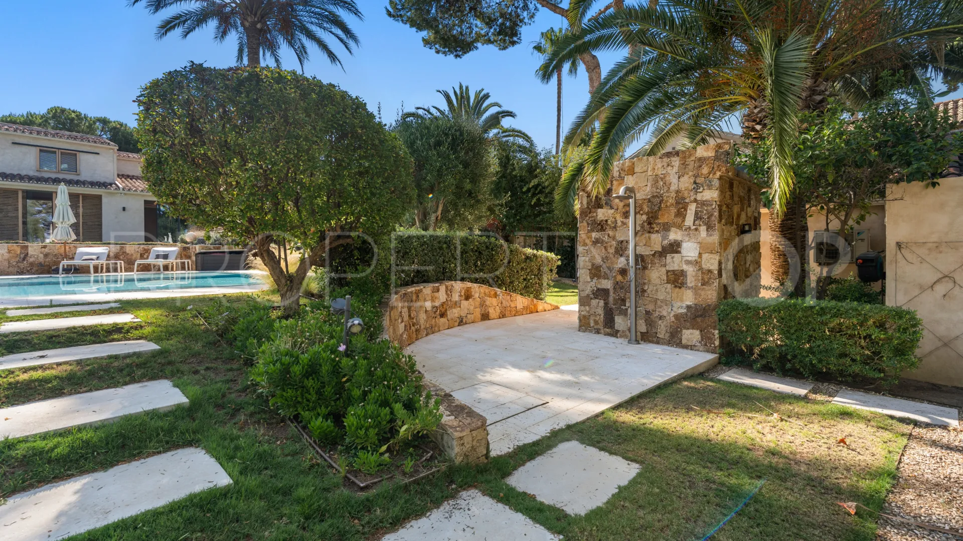 For sale villa with 8 bedrooms in Rio Real