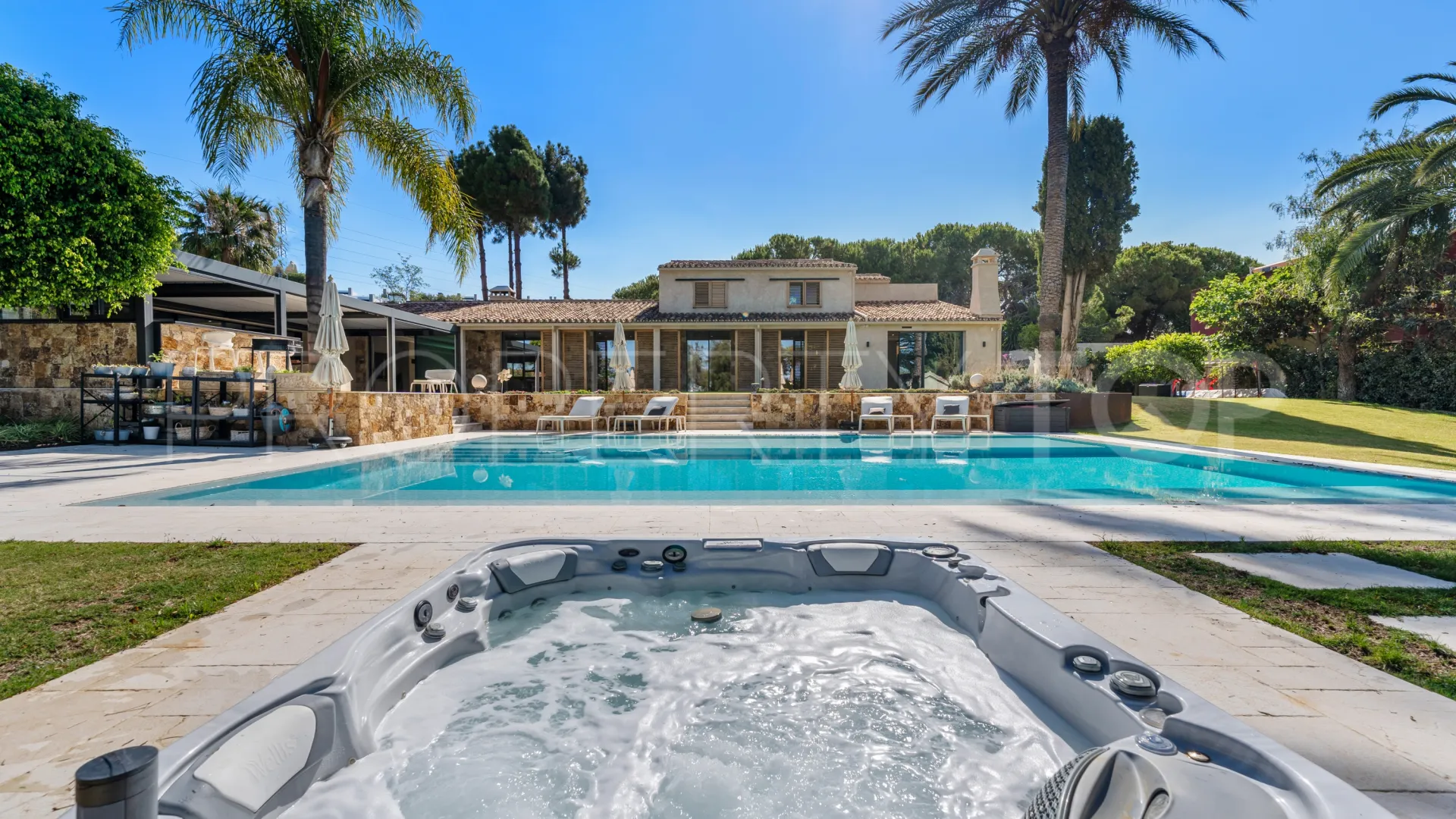 For sale villa with 8 bedrooms in Rio Real