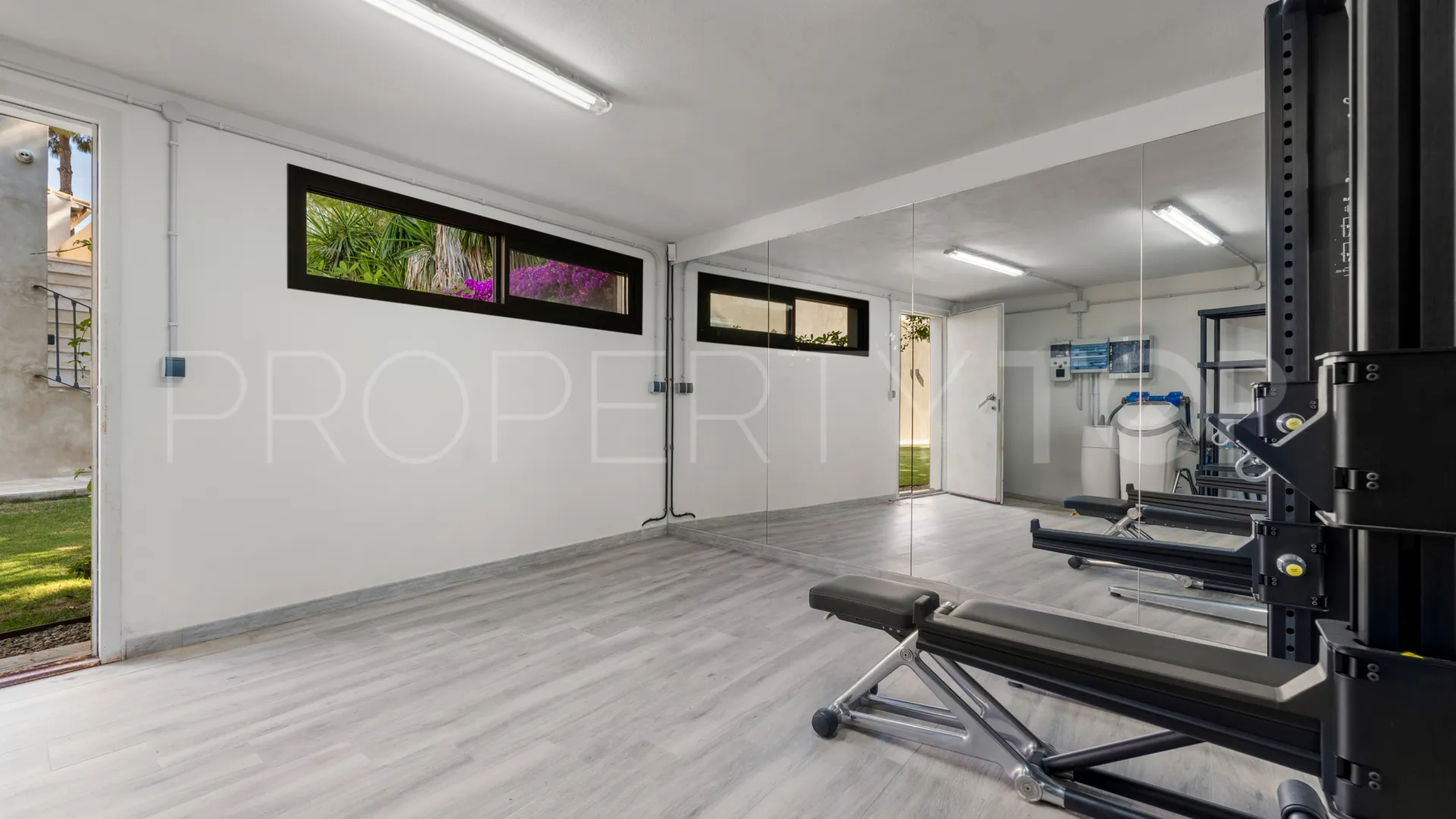 For sale villa with 8 bedrooms in Rio Real