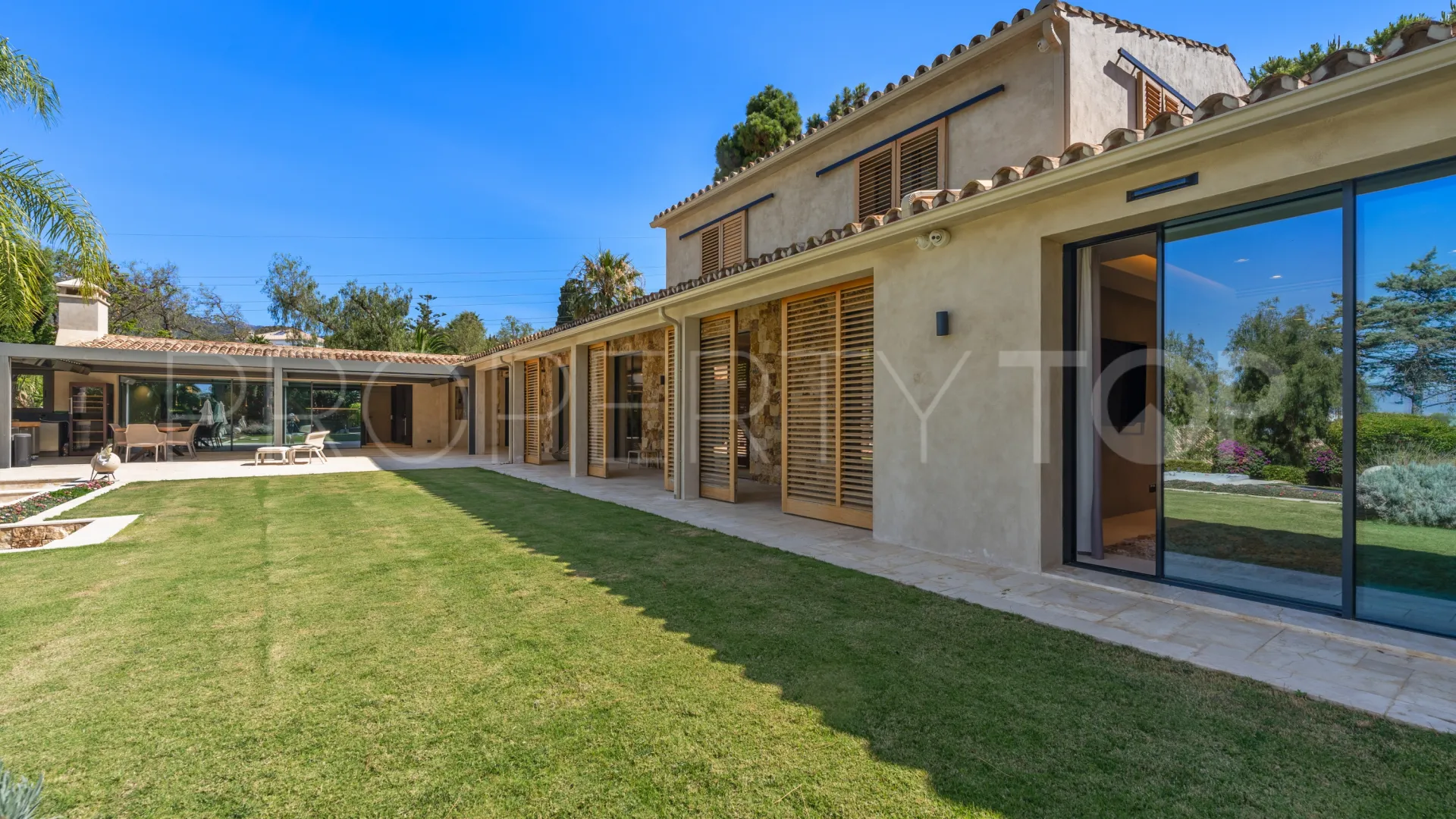 For sale villa with 8 bedrooms in Rio Real