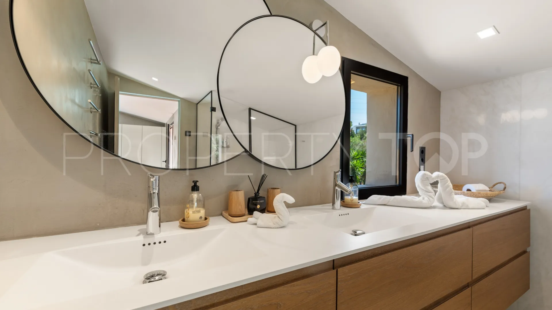 For sale villa with 8 bedrooms in Rio Real