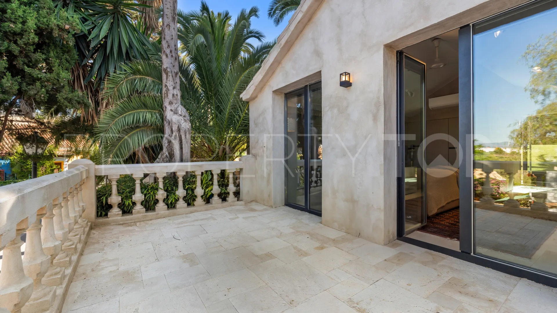 For sale villa with 8 bedrooms in Rio Real