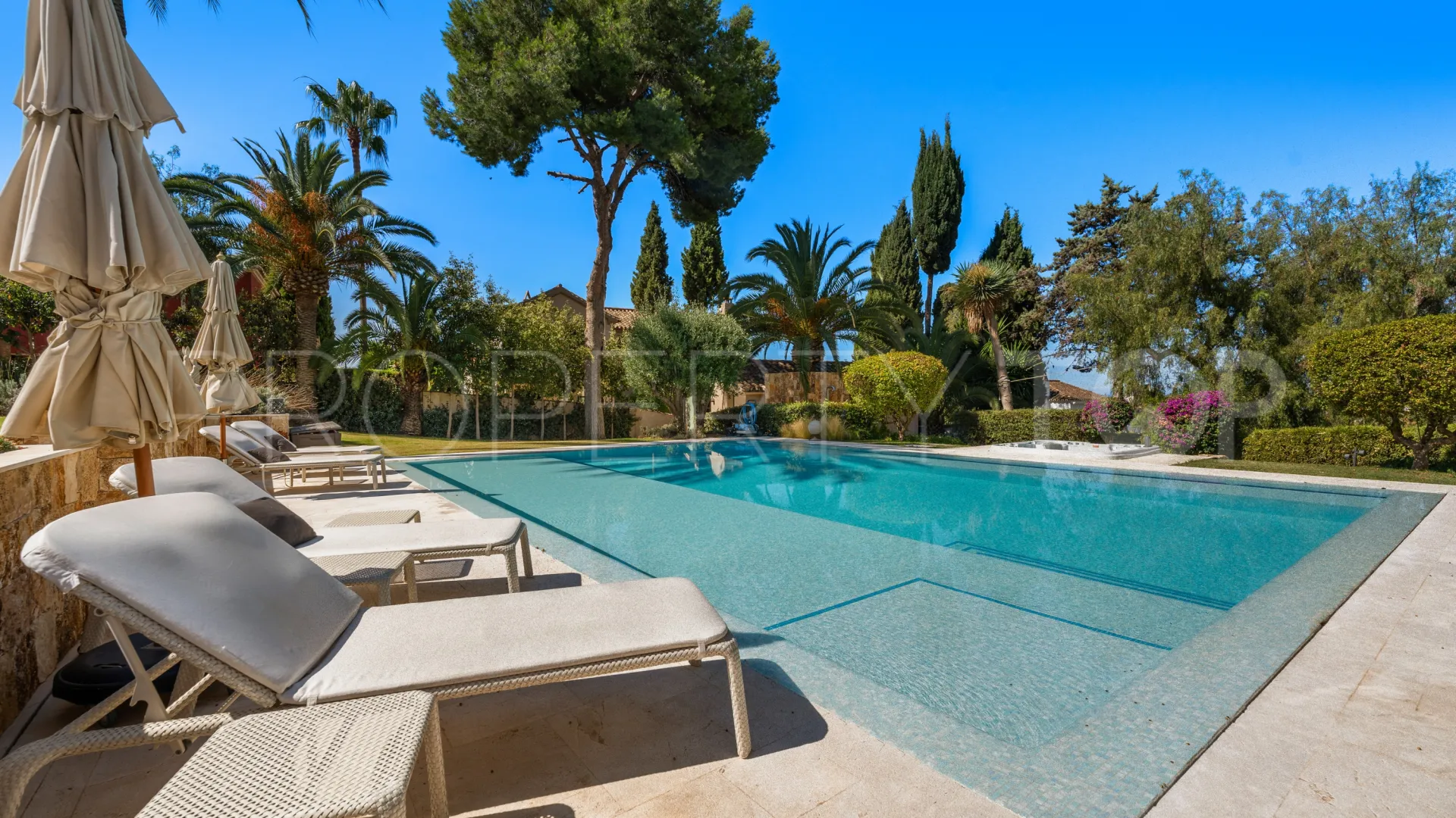 For sale villa with 8 bedrooms in Rio Real