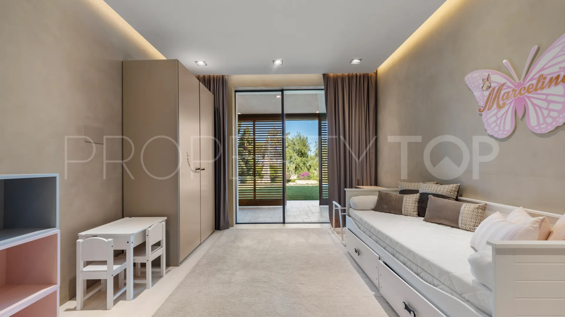 For sale villa with 8 bedrooms in Rio Real