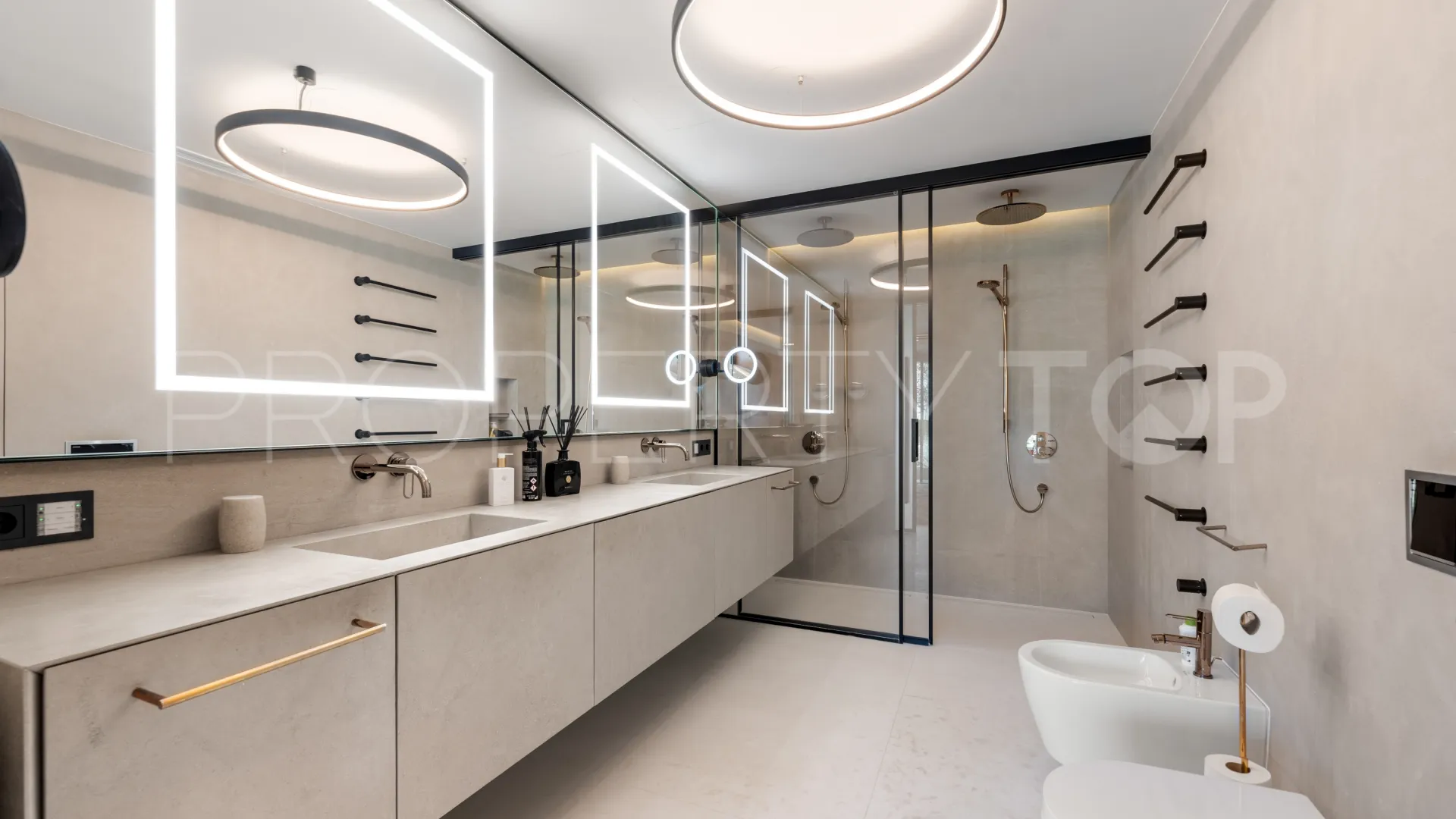 For sale villa with 8 bedrooms in Rio Real