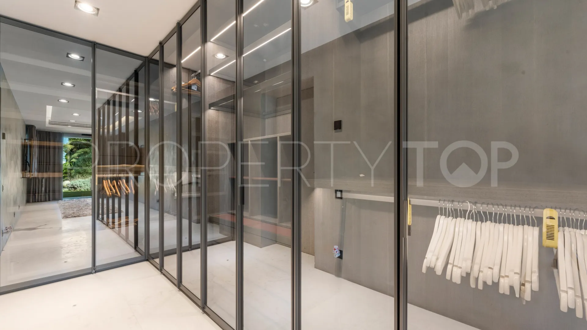 For sale villa with 8 bedrooms in Rio Real