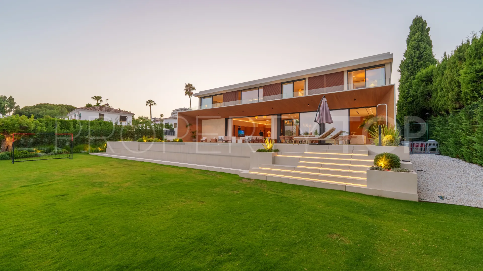 Villa for sale in Guadalmina Alta