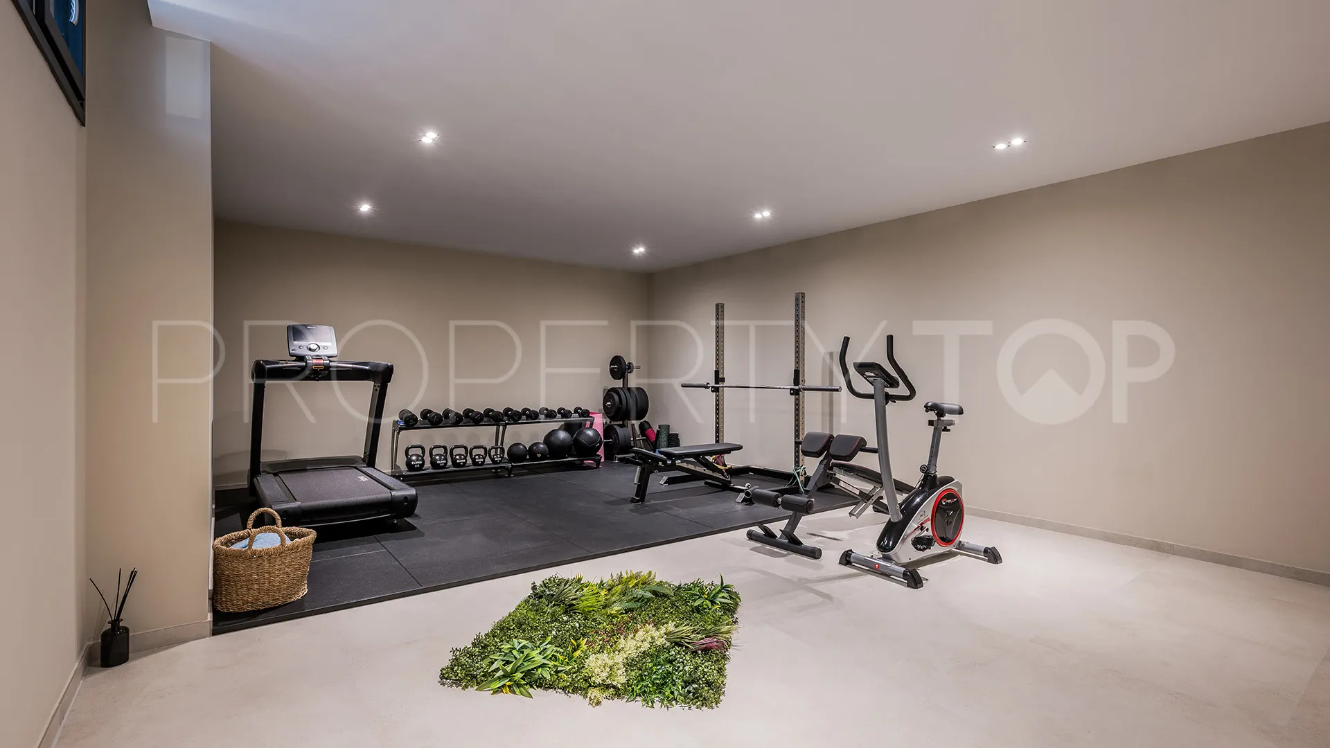 Villa for sale in Las Chapas
