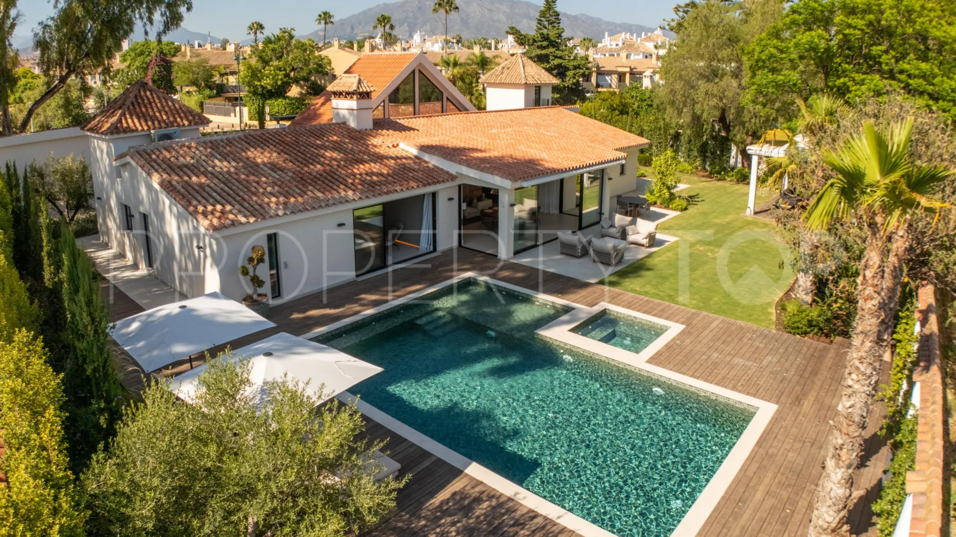 Buy villa with 5 bedrooms in Marbella - Puerto Banus