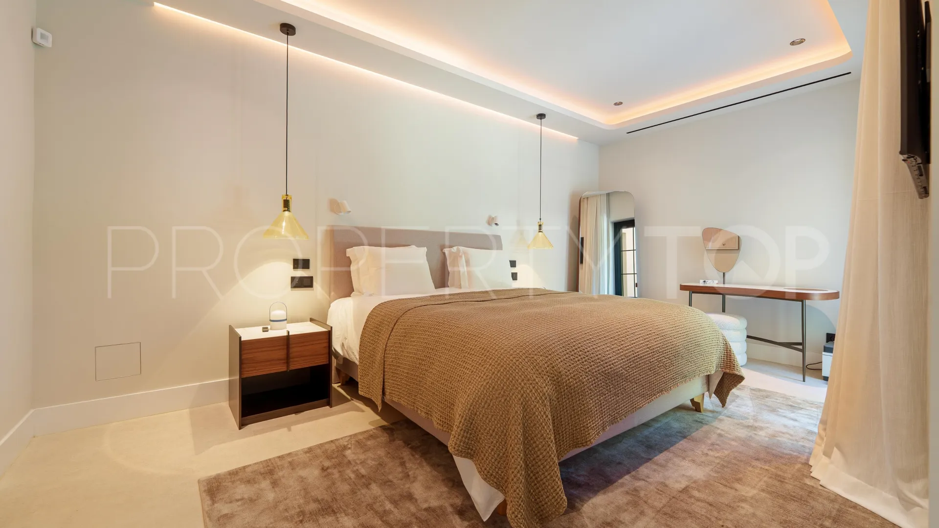 Buy villa with 5 bedrooms in Marbella - Puerto Banus