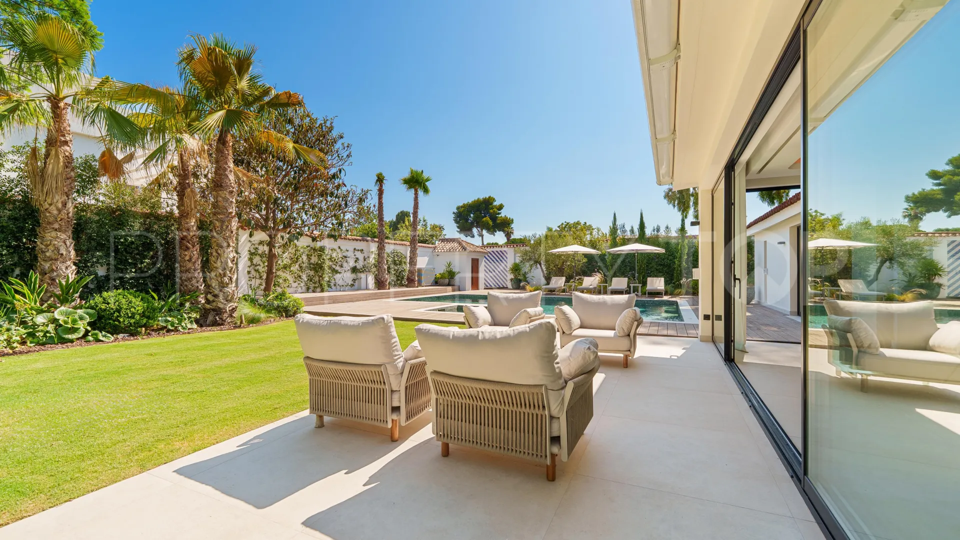 Buy villa with 5 bedrooms in Marbella - Puerto Banus