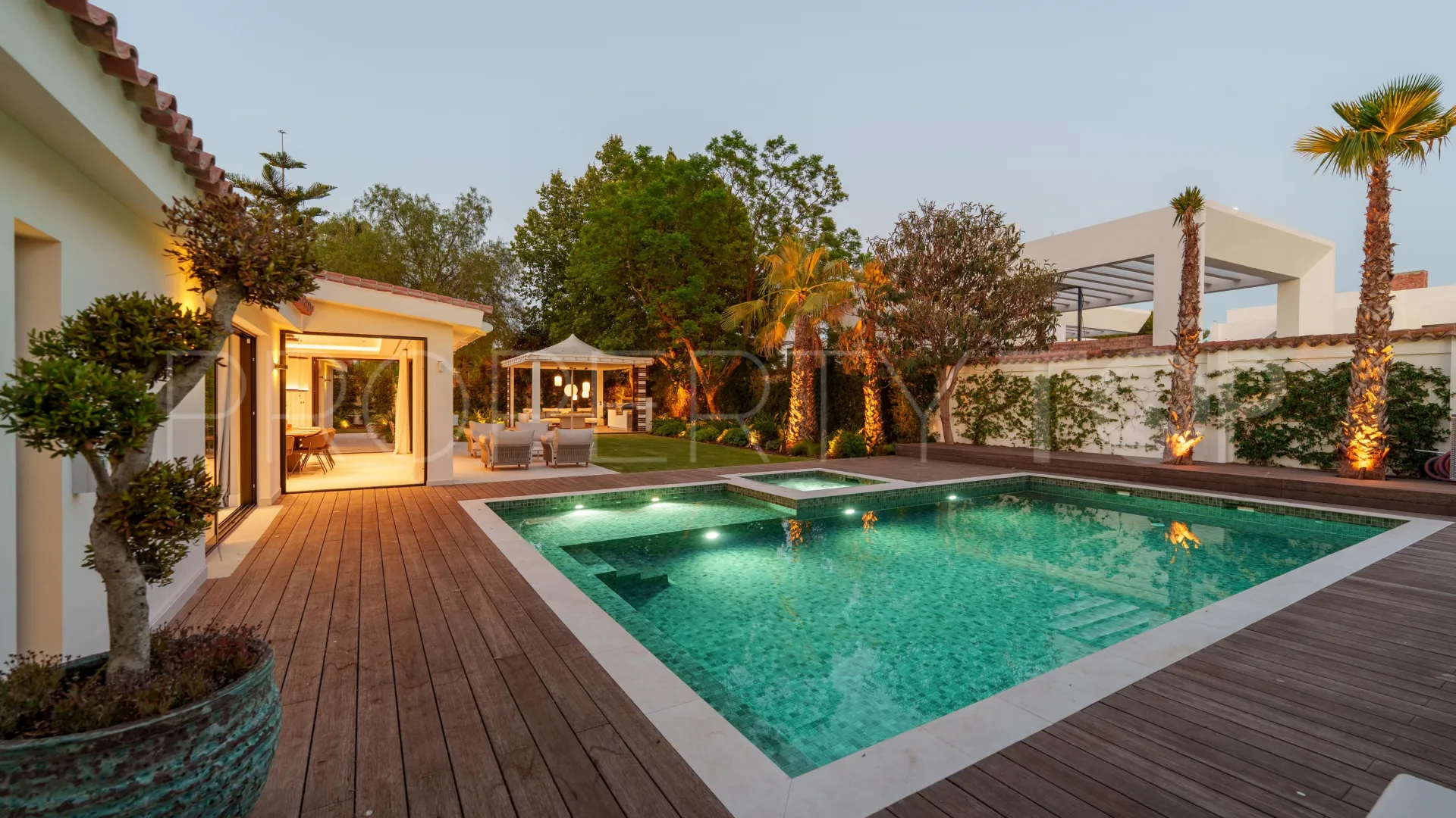 Buy villa with 5 bedrooms in Marbella - Puerto Banus
