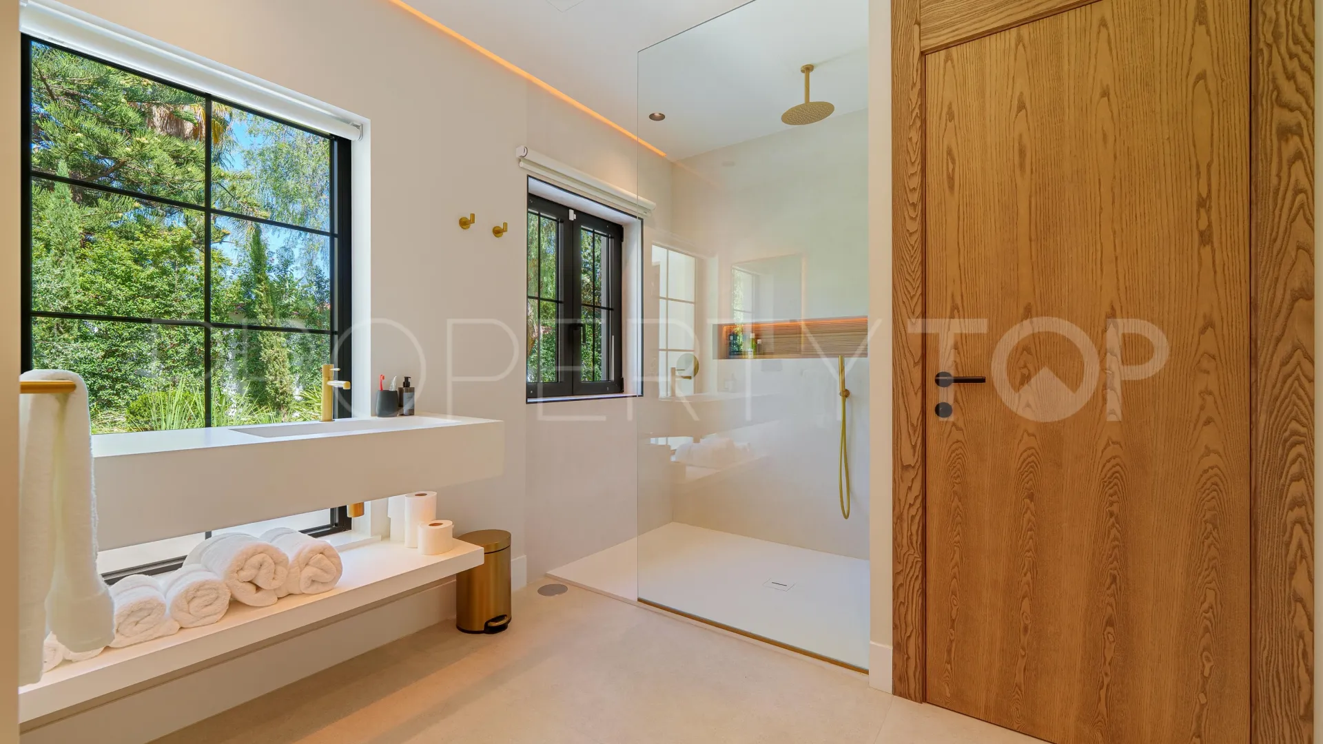 Buy villa with 5 bedrooms in Marbella - Puerto Banus
