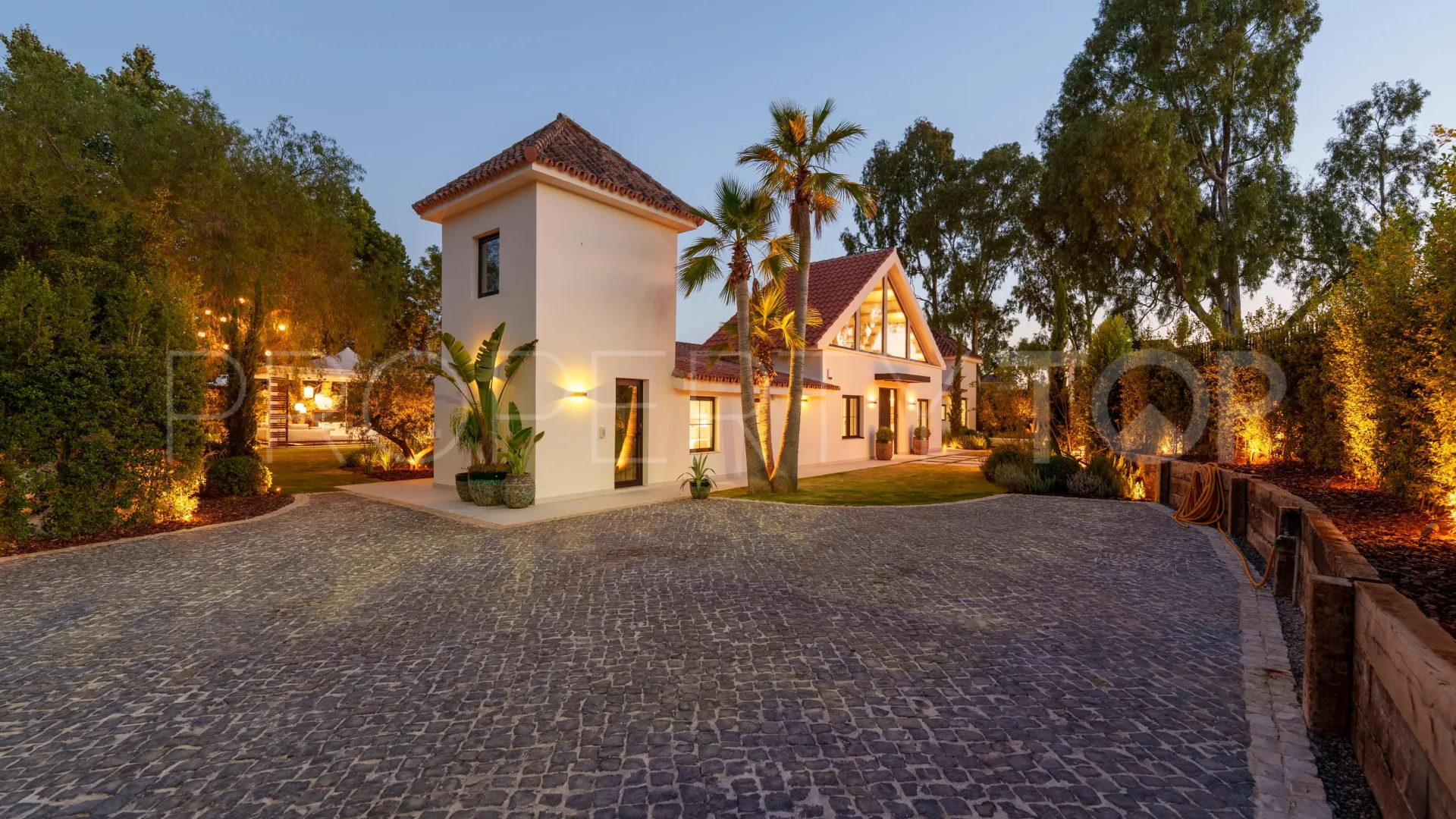 Buy villa with 5 bedrooms in Marbella - Puerto Banus