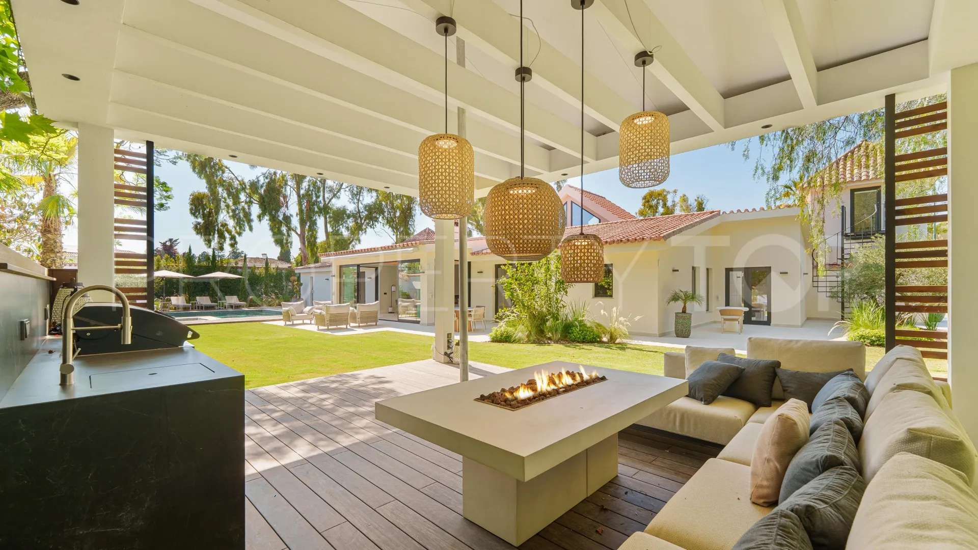 Buy villa with 5 bedrooms in Marbella - Puerto Banus