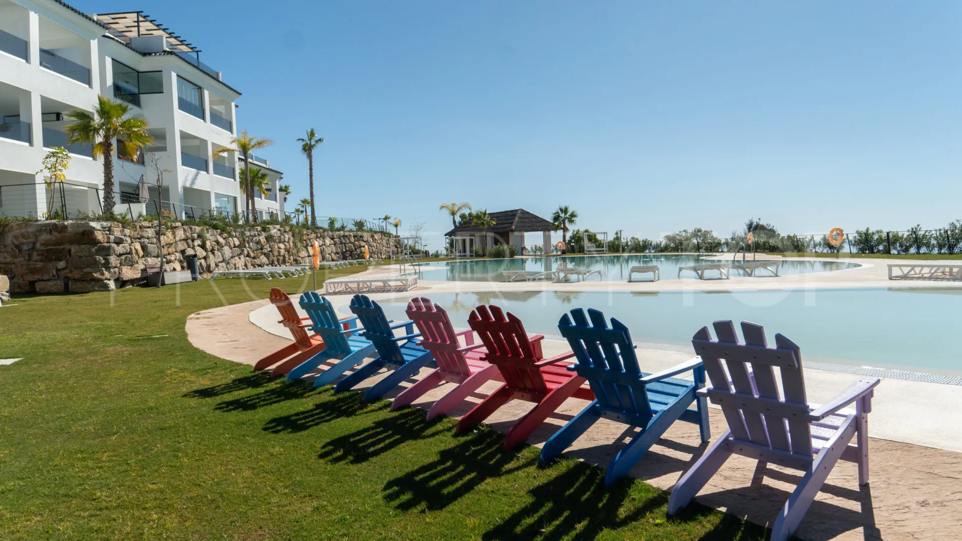 Apartamento de 3 dormitorios a la venta en Estepona