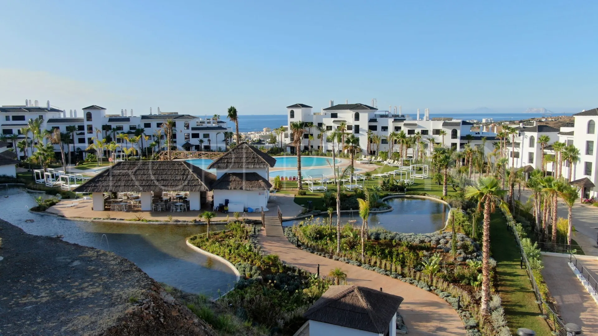 Apartamento de 3 dormitorios a la venta en Estepona