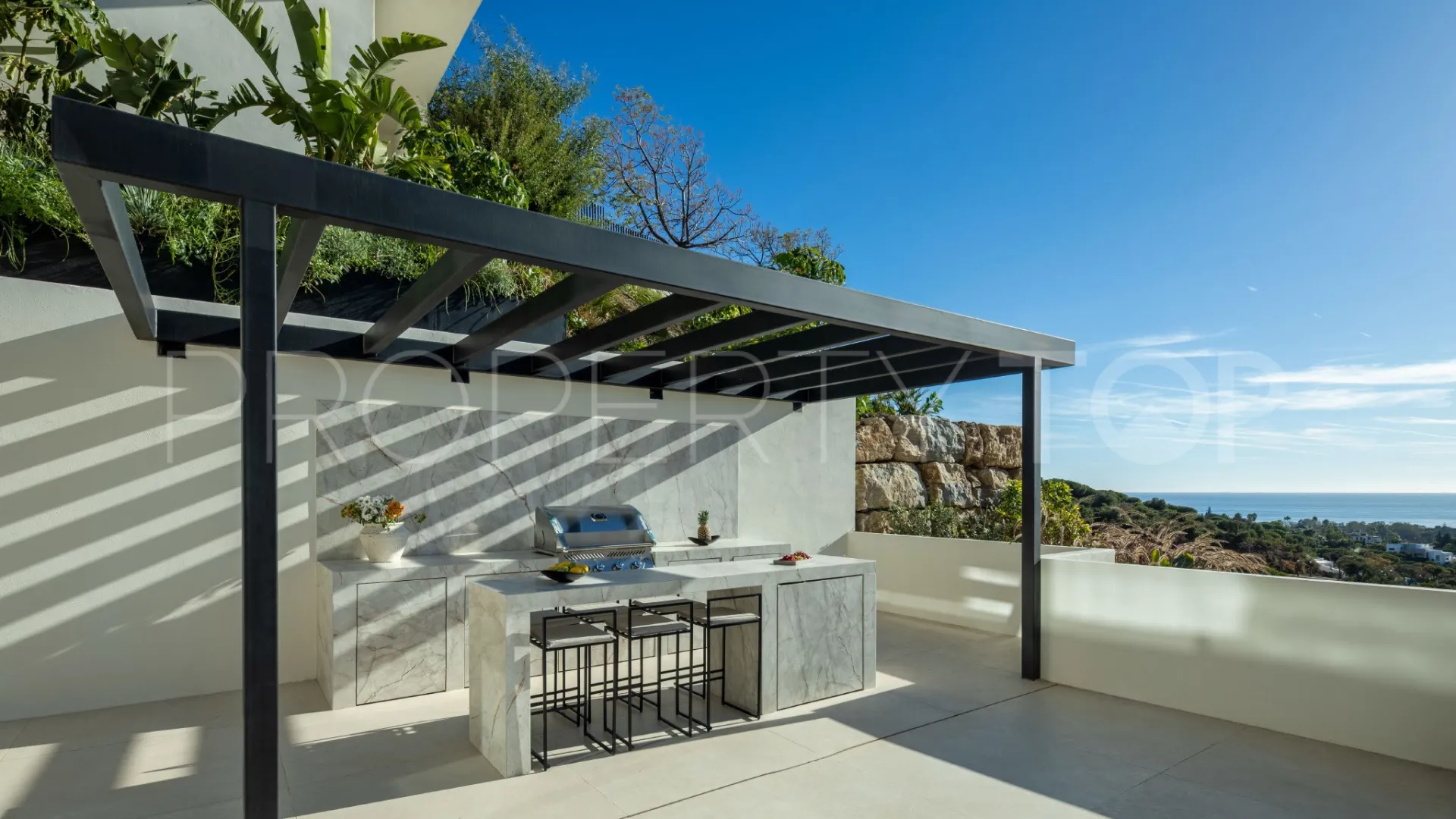 Villa for sale in Marbella East with 5 bedrooms
