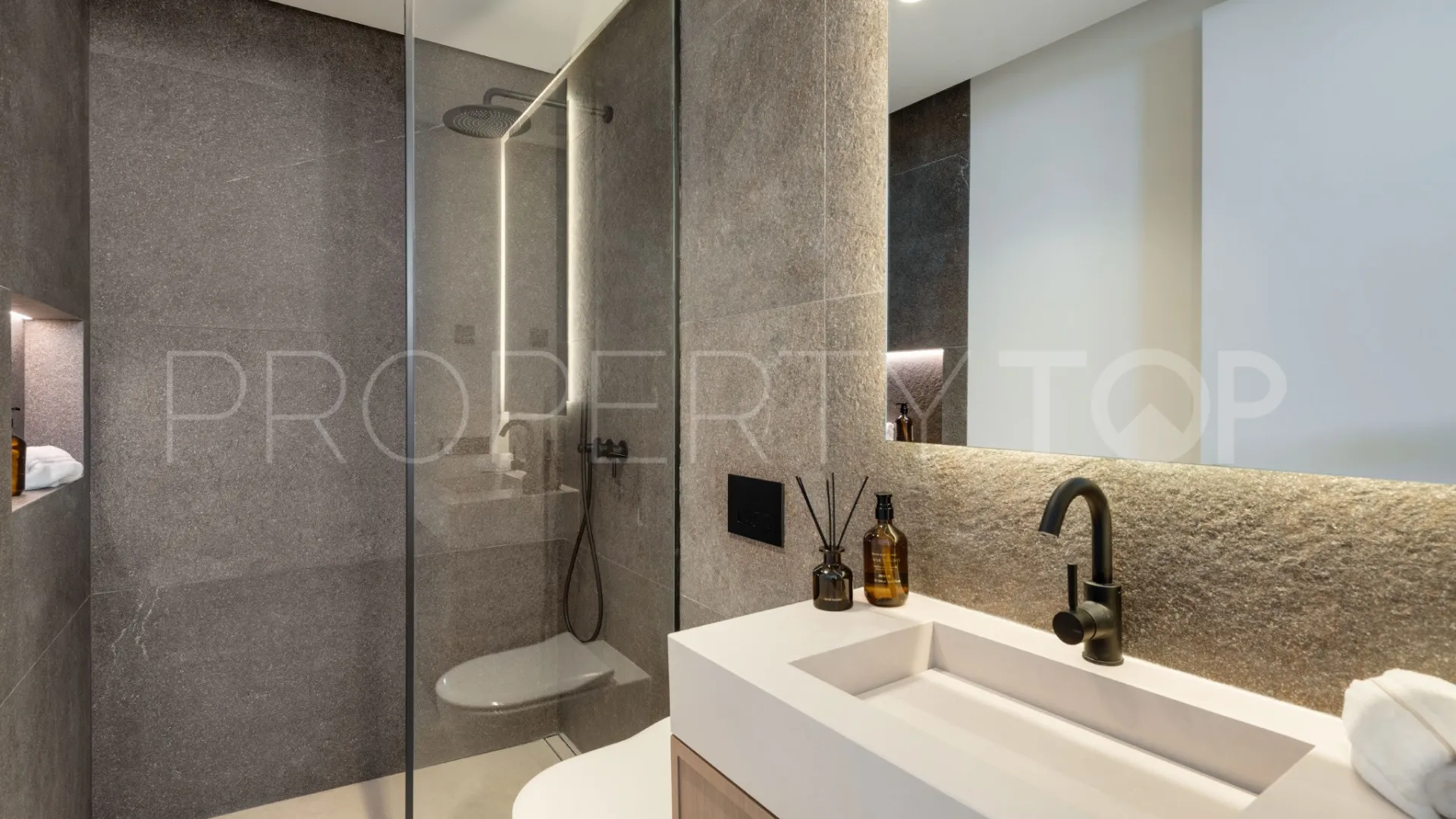 Villa for sale in Marbella East with 5 bedrooms