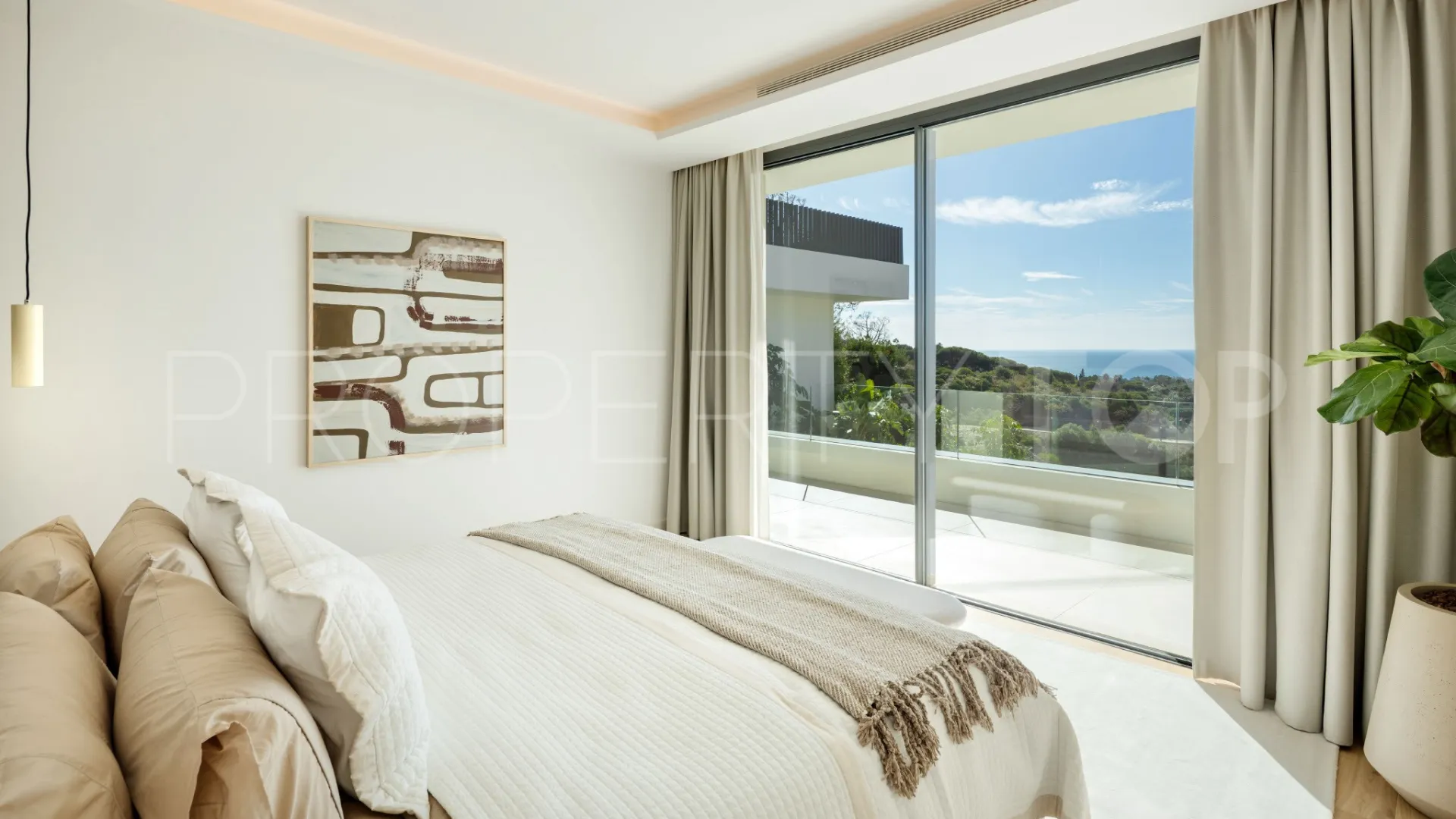 Villa for sale in Marbella East with 5 bedrooms