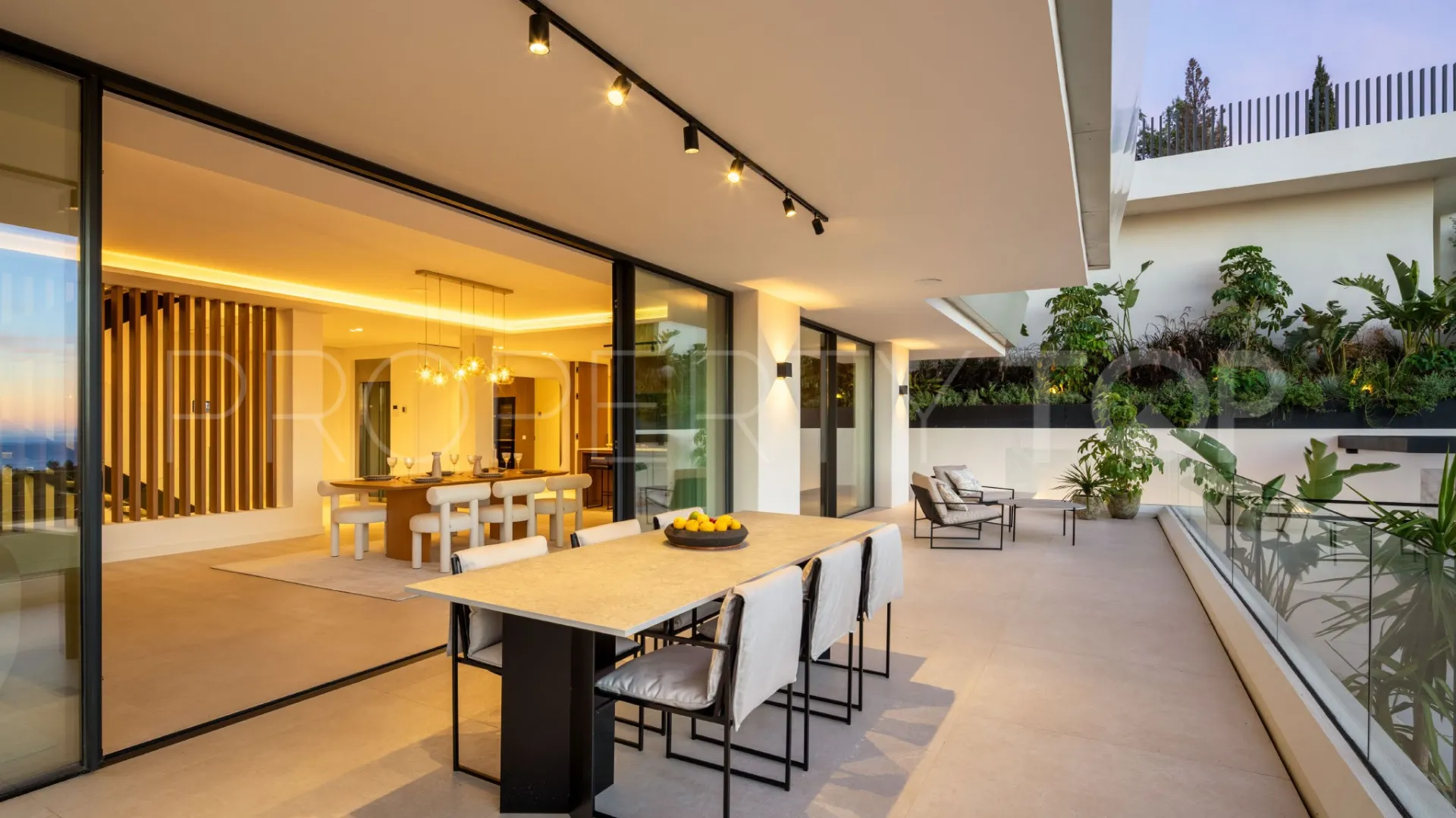 Villa for sale in Marbella East with 5 bedrooms