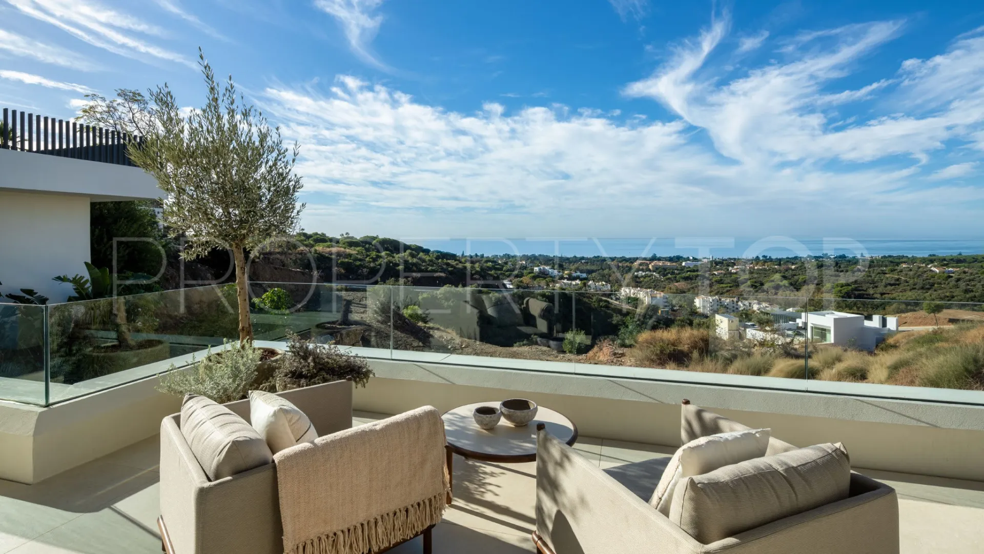 Villa for sale in Marbella East with 5 bedrooms