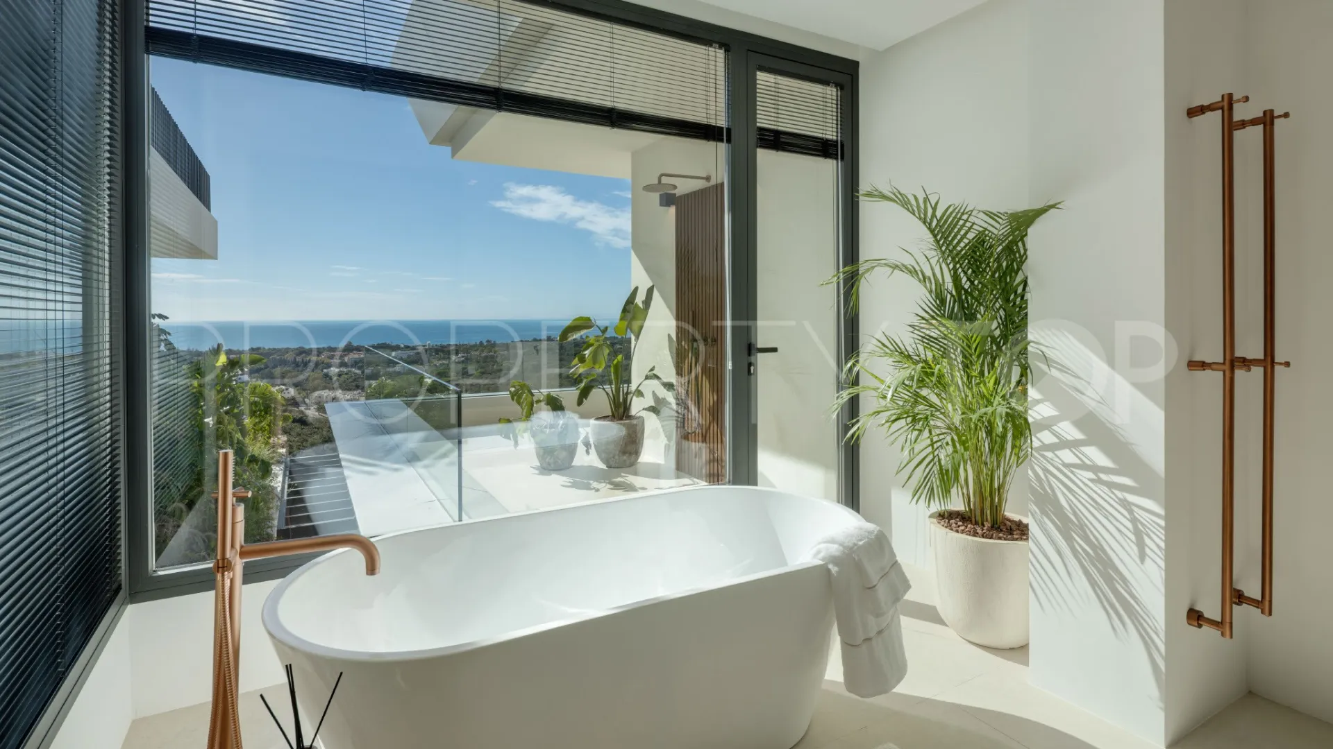 Villa for sale in Marbella East with 5 bedrooms