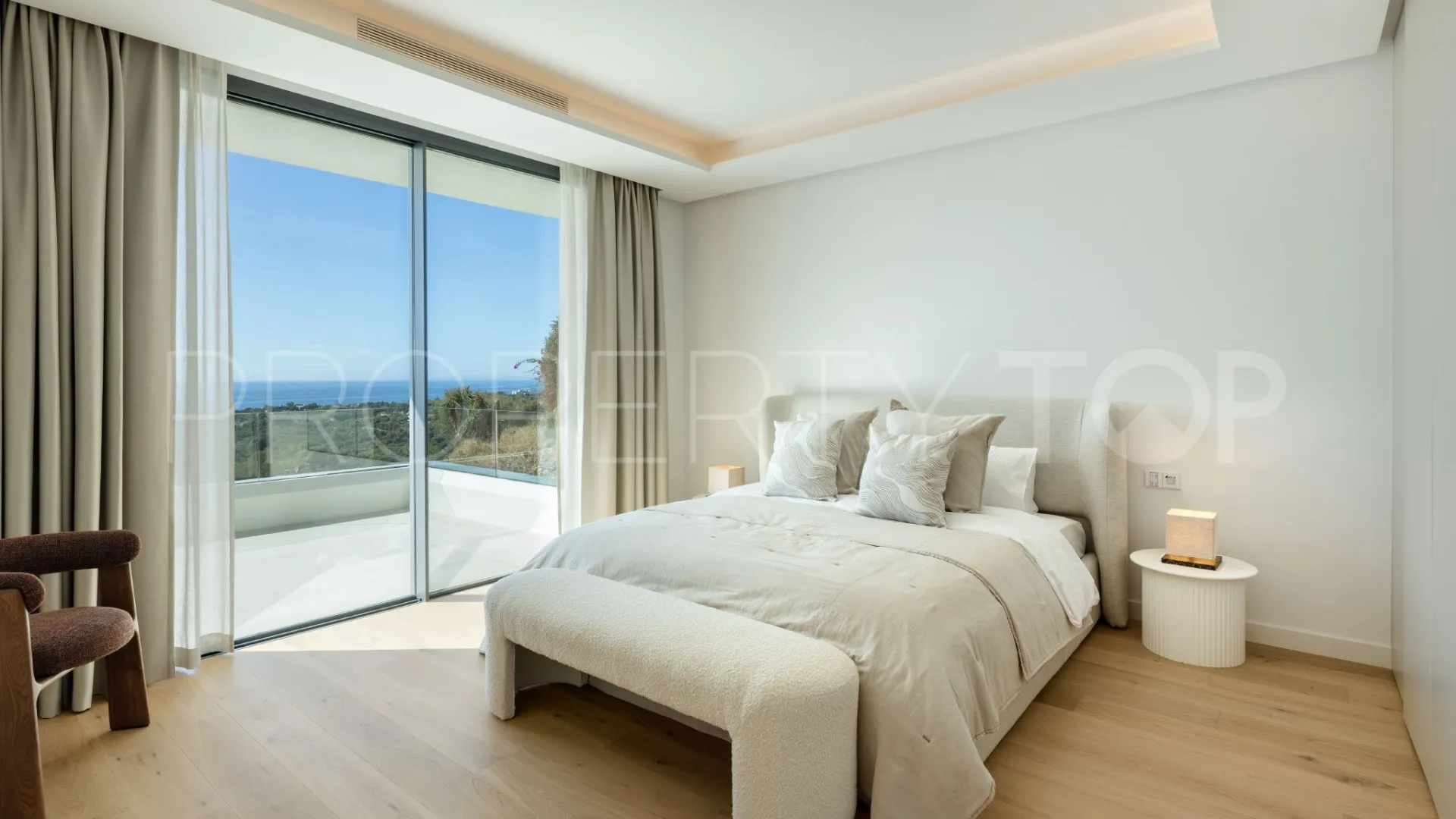 Villa for sale in Marbella East with 5 bedrooms